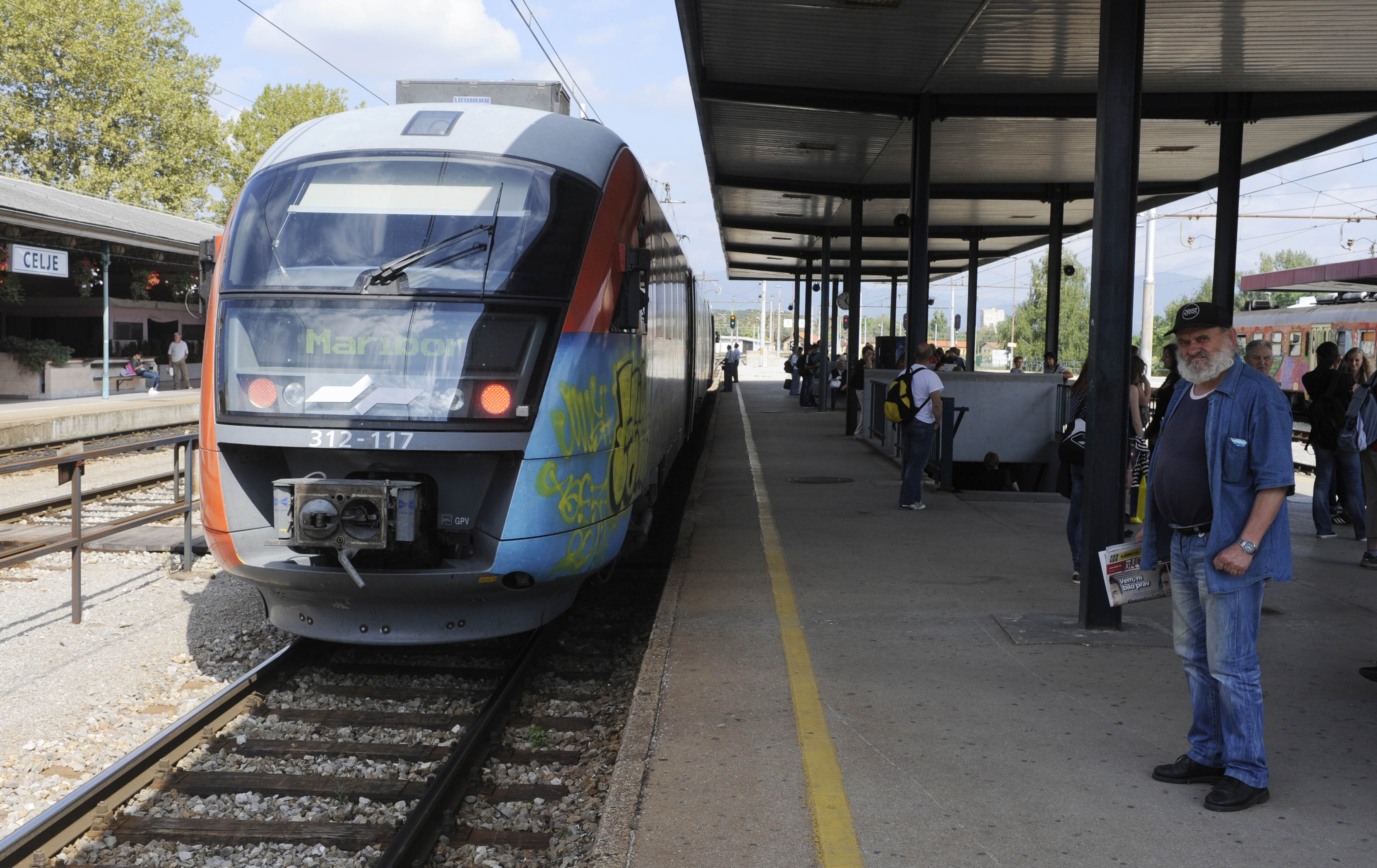 CELJSKA ZELEZNISKA POSTAJA  8 TIR VLAK MARIBOR POTNIKI PROMET CELJE