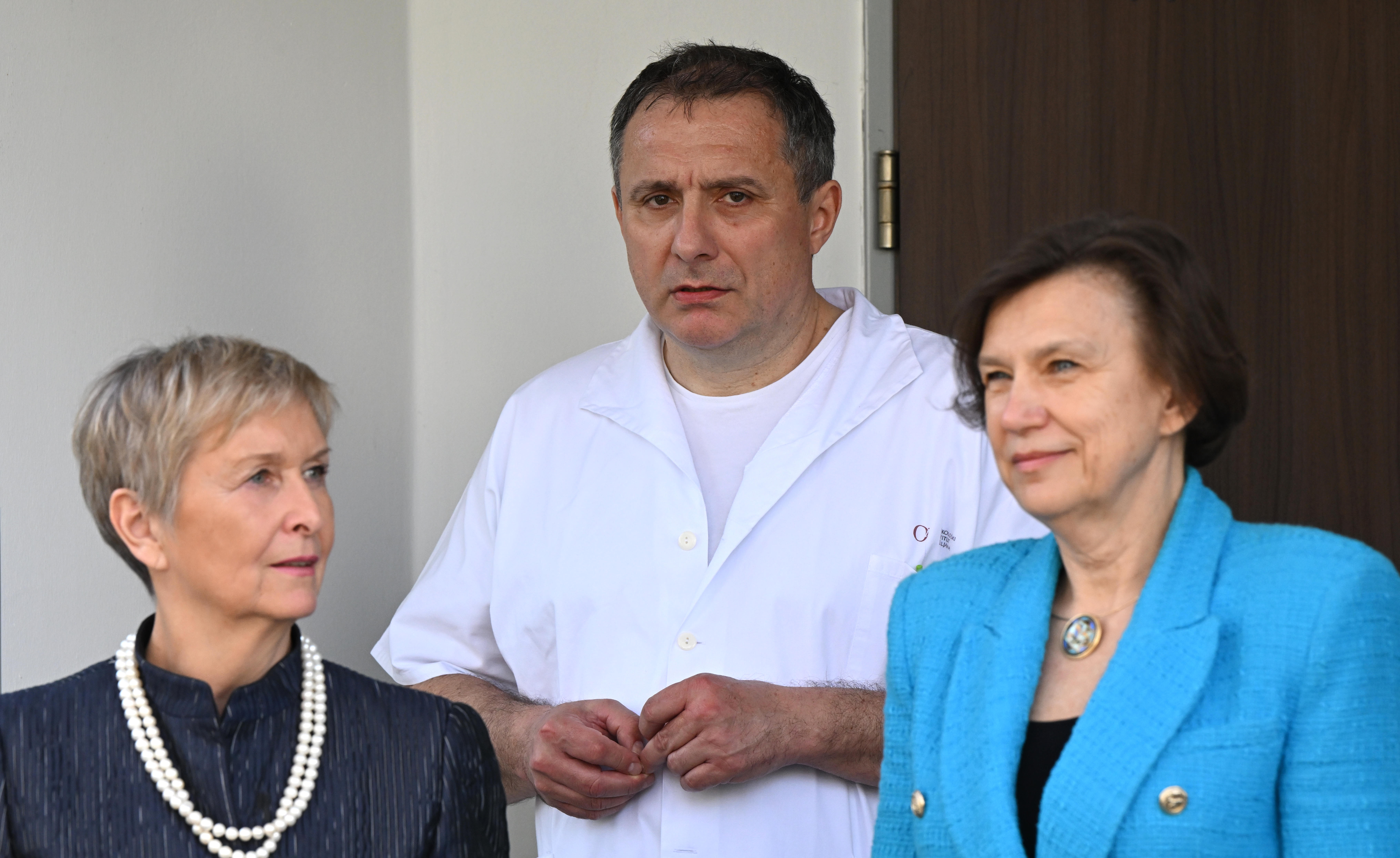 Obisk premierja Goloba in ministrice Prevolnik Rupel na Onkološkem inštitutu Ljubljana