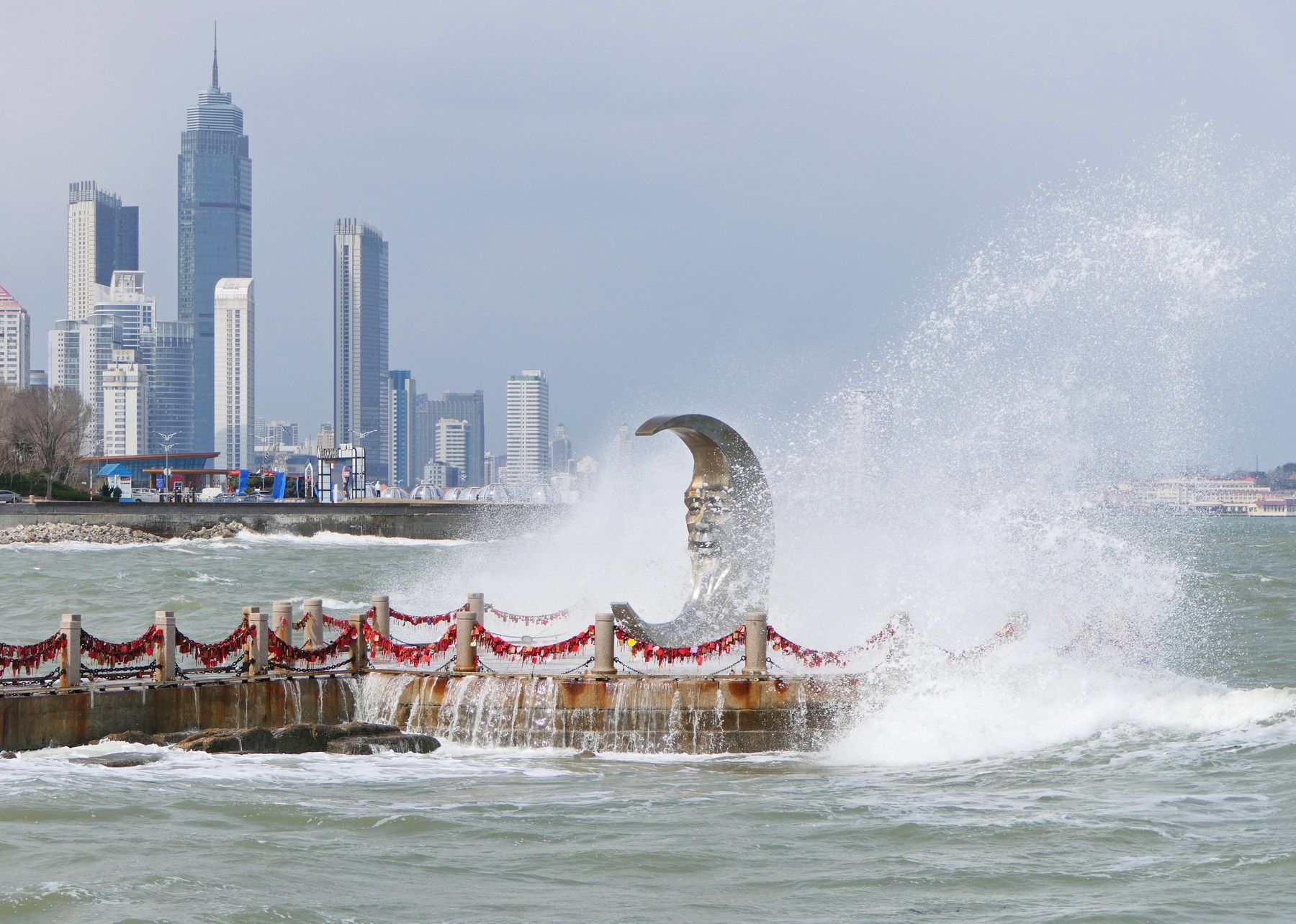 Strong Wind Blue Warning in Yantai