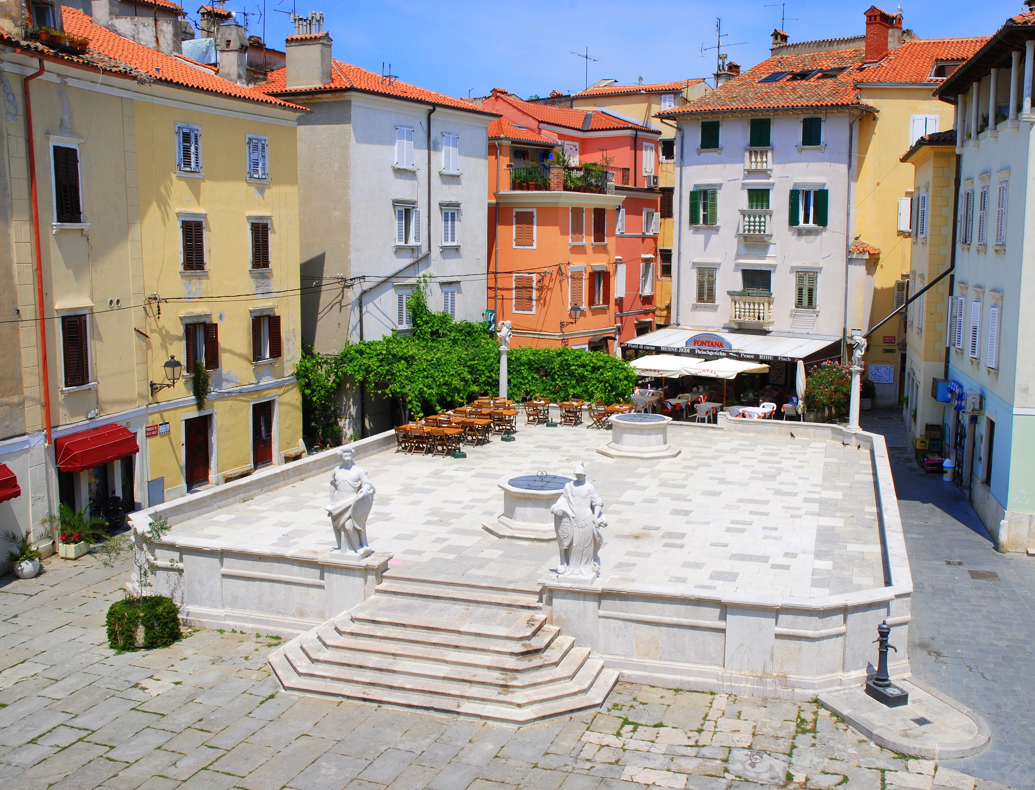 Prvomajski trg, Piran