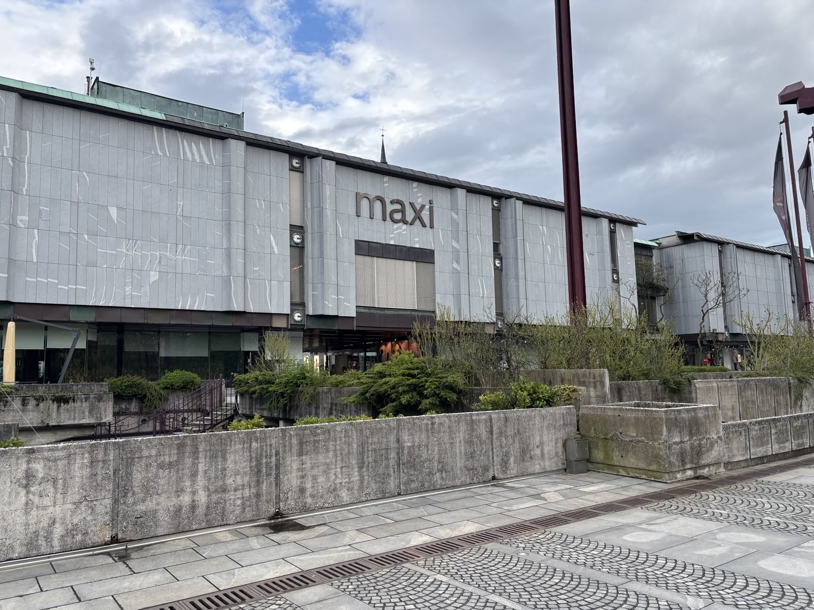 Maxi market