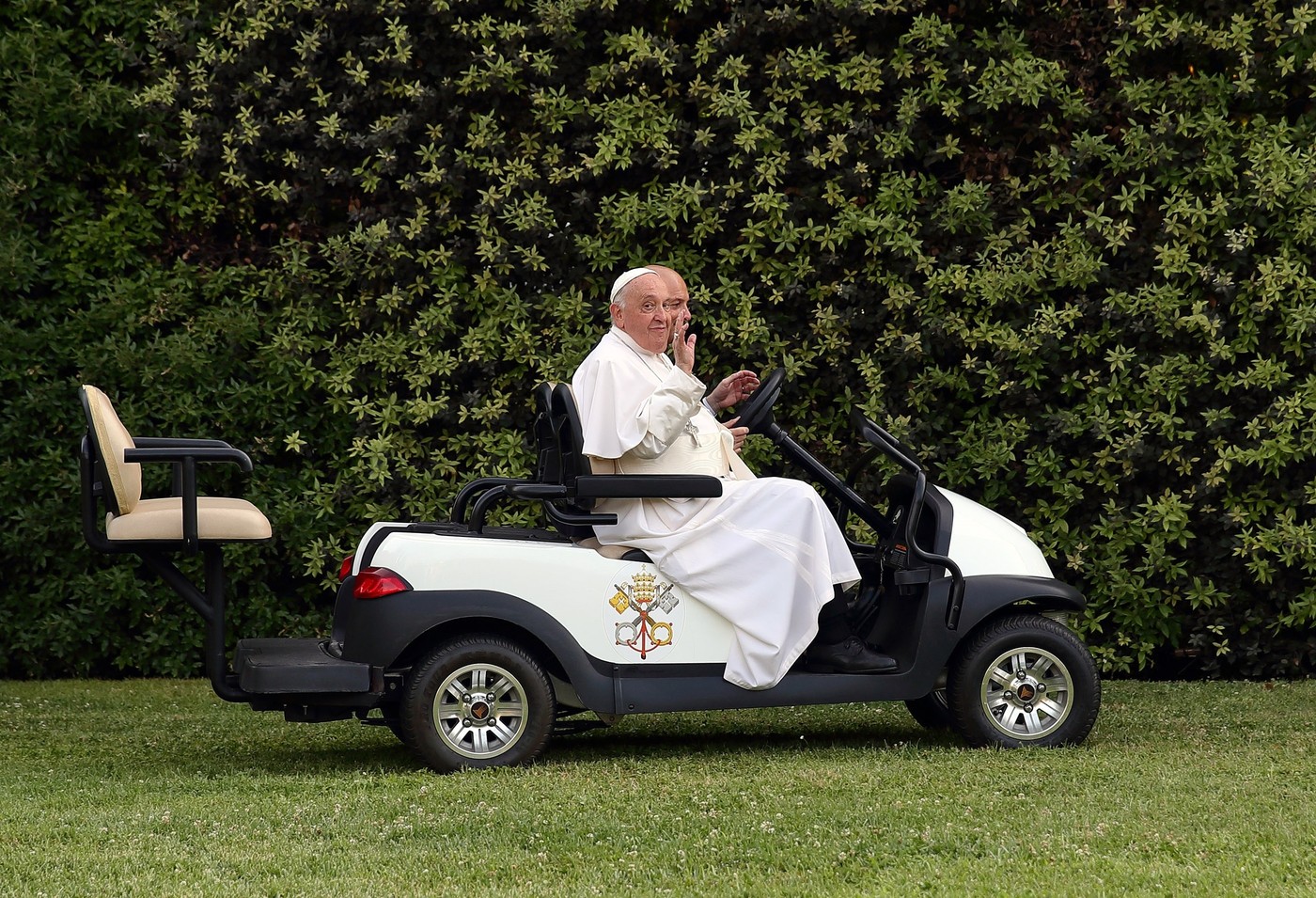 papež Frančišek, Vatikan