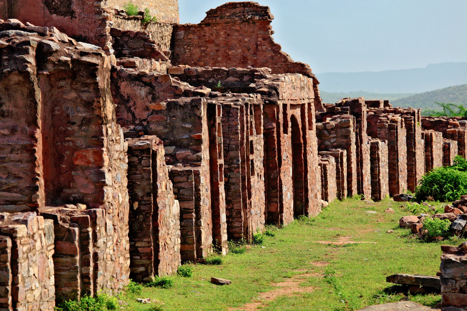 Indija, vas, Bhangarh, trdnjava