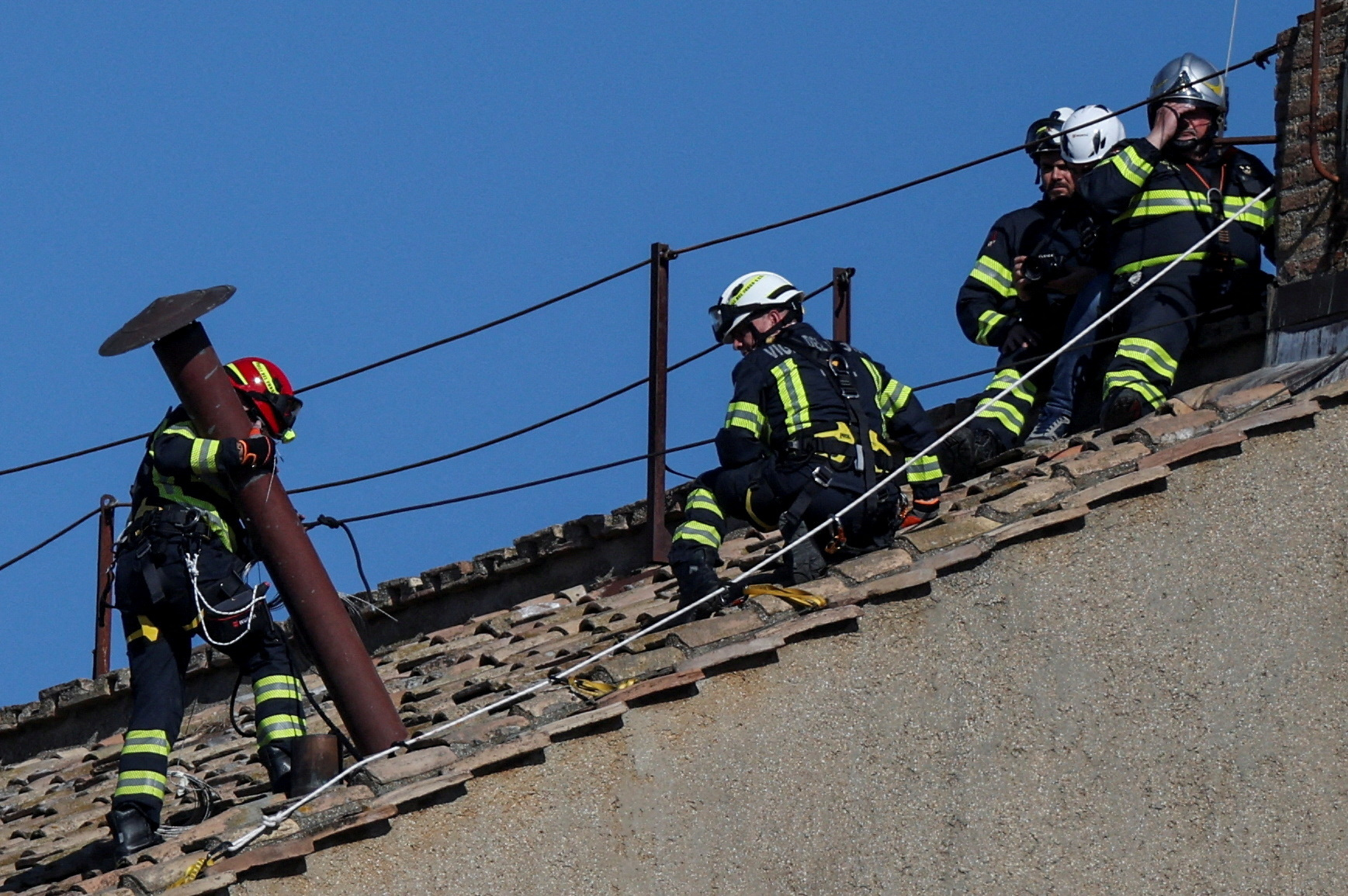 Nameščanje dimnika, KONKLAVE, VATIKAN