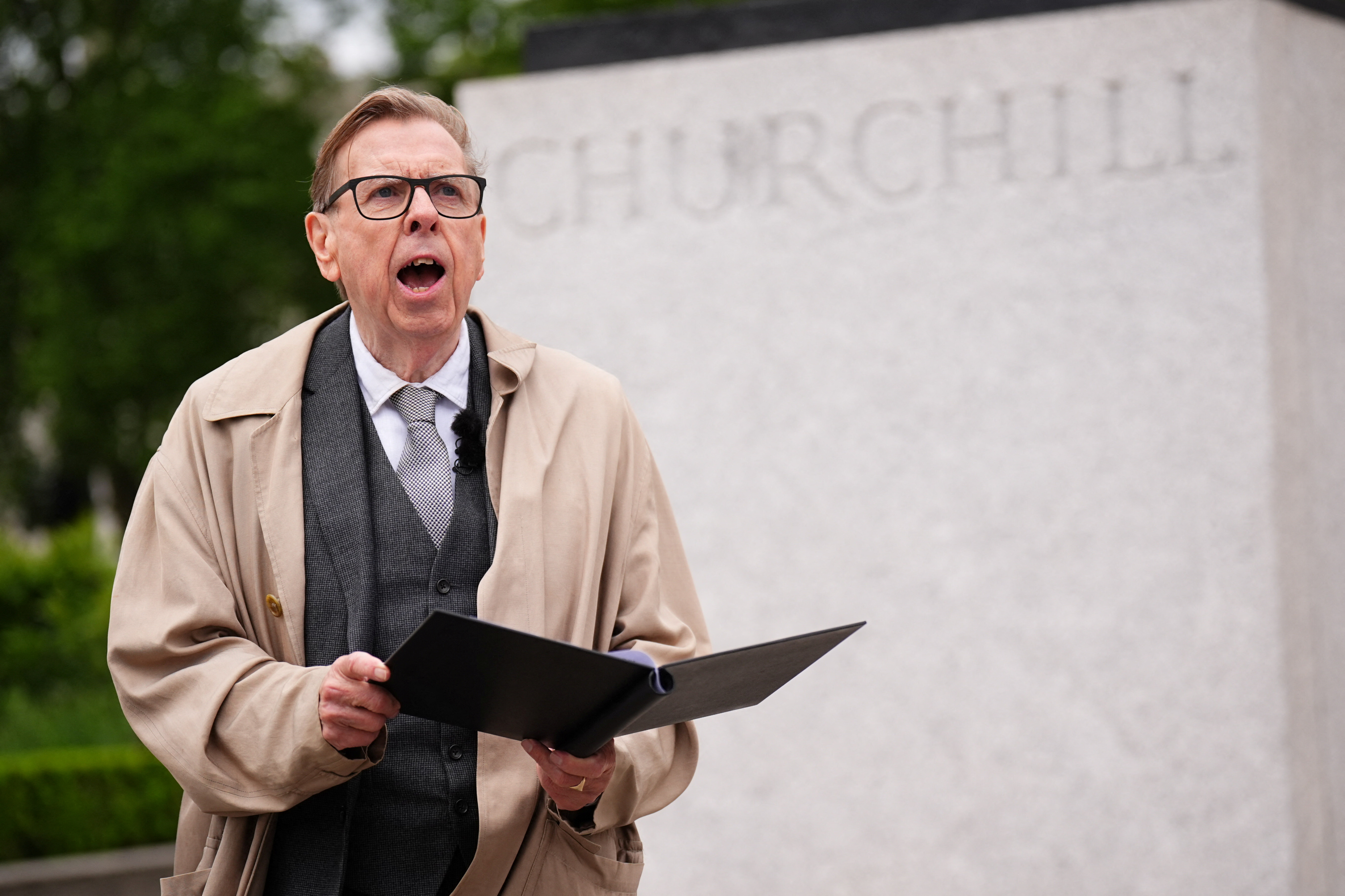 Priprave na govor Winstona Churchilla. Foto: REUTERS 