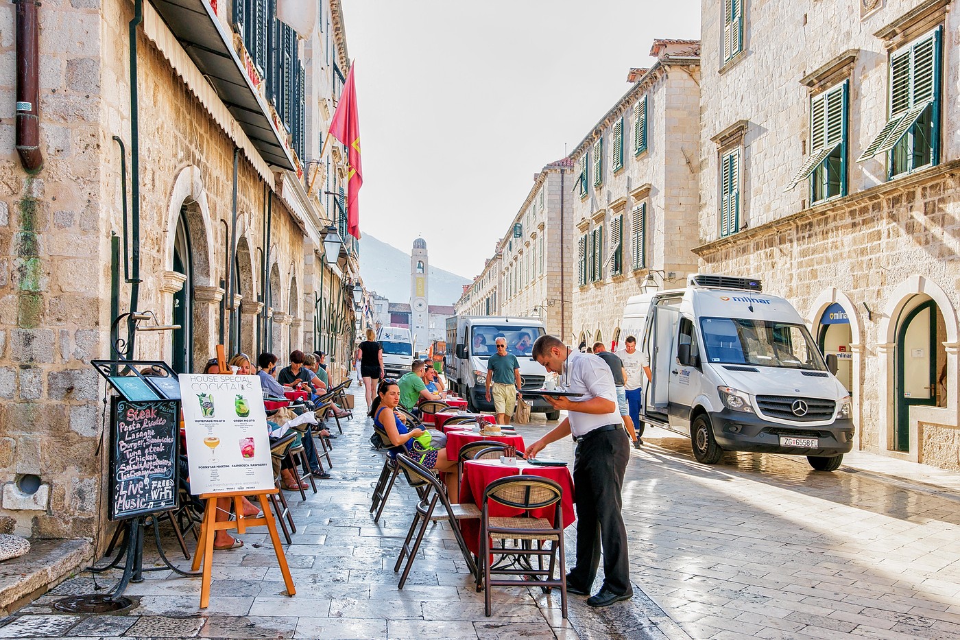 Dubrovnik, restavracija, natakar, hrvaška