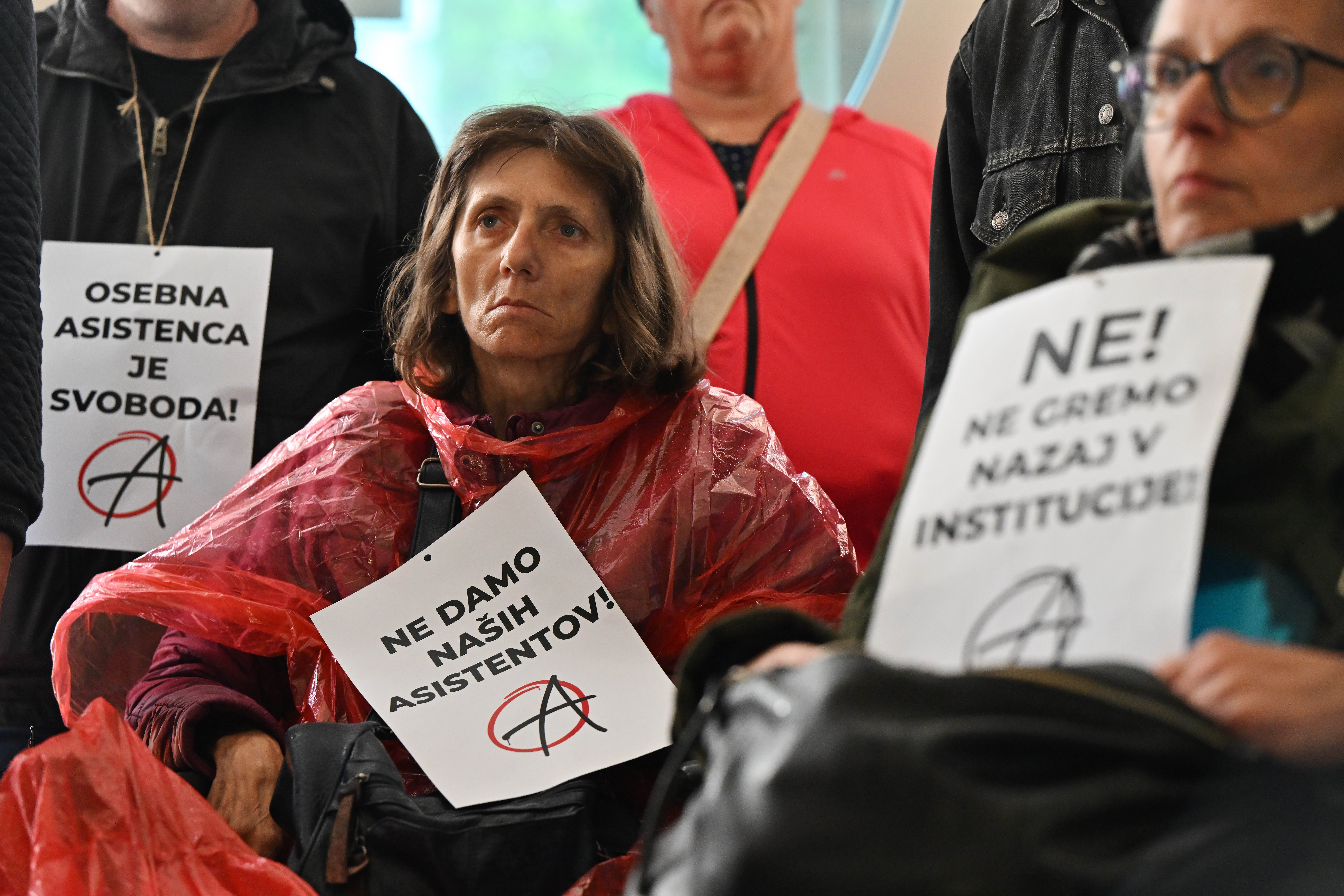 Protest osebnih asistentk in asistentov