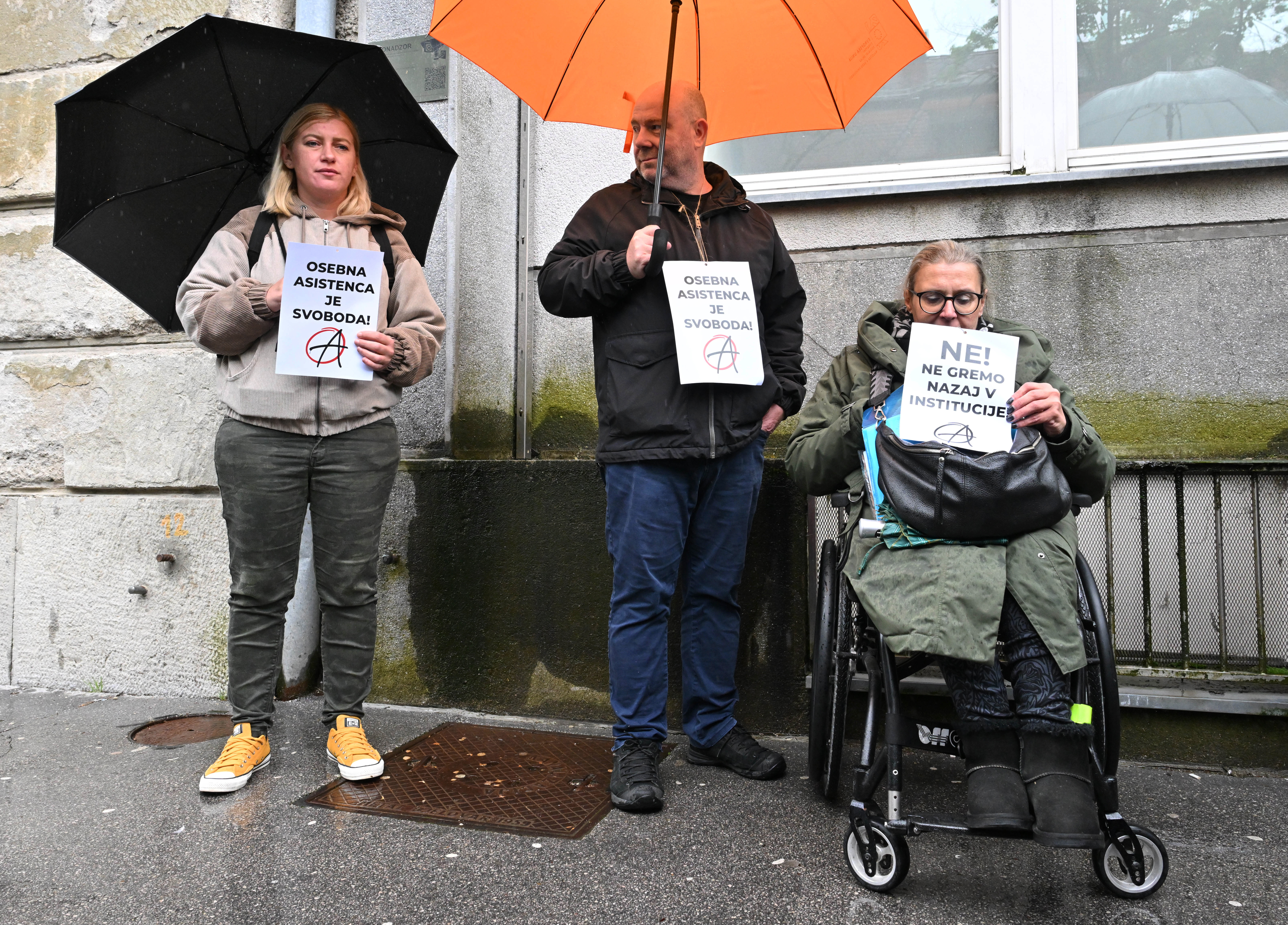 Protest osebnih asistentk in asistentov