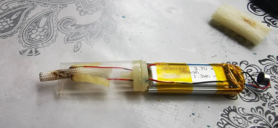 Notranjost ene od elektronskih cigaret za enkratno uporabo