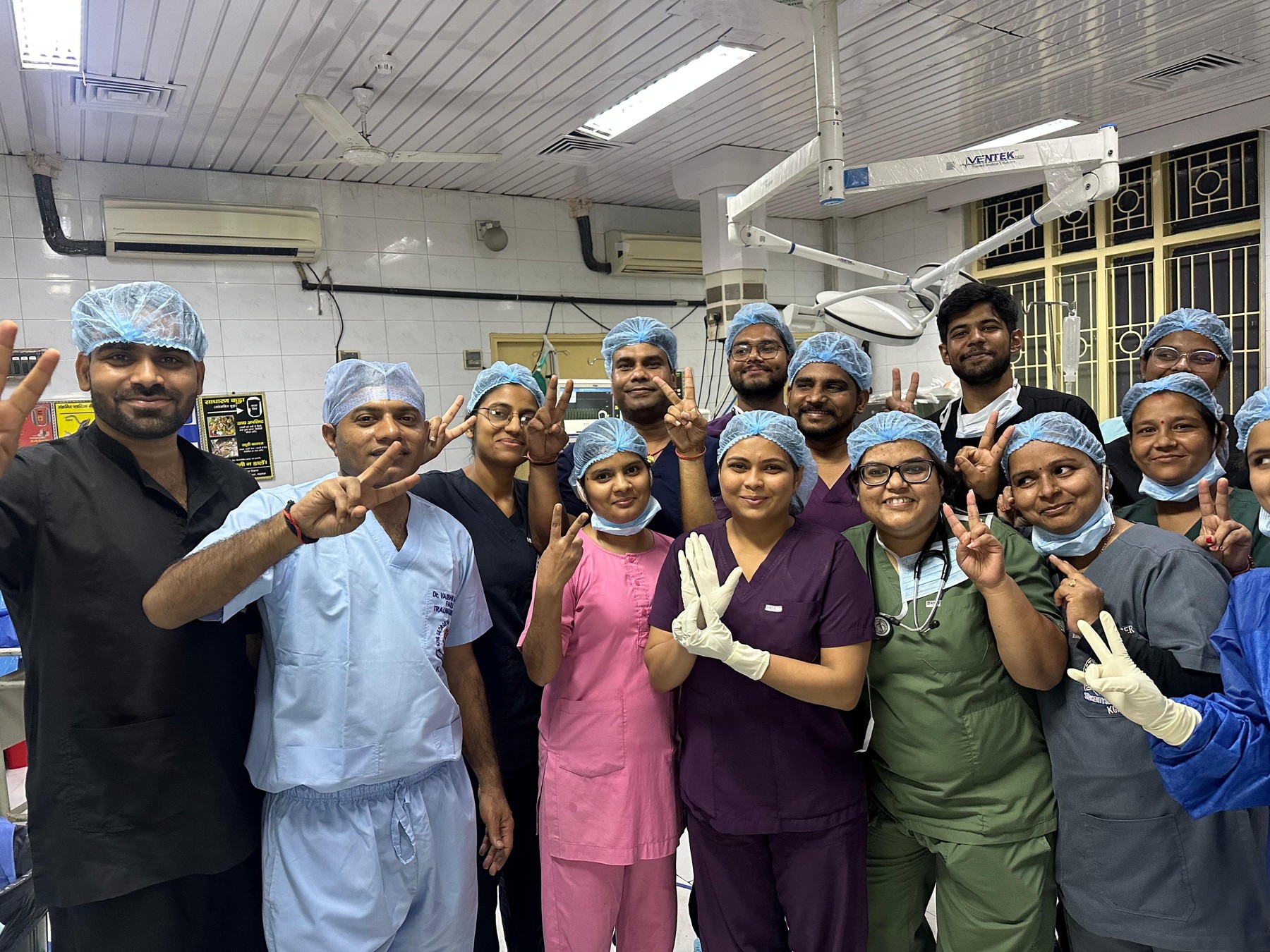 Ekipa kirurgov, ki je rešila osemletnega dečka z žebljem v glavi