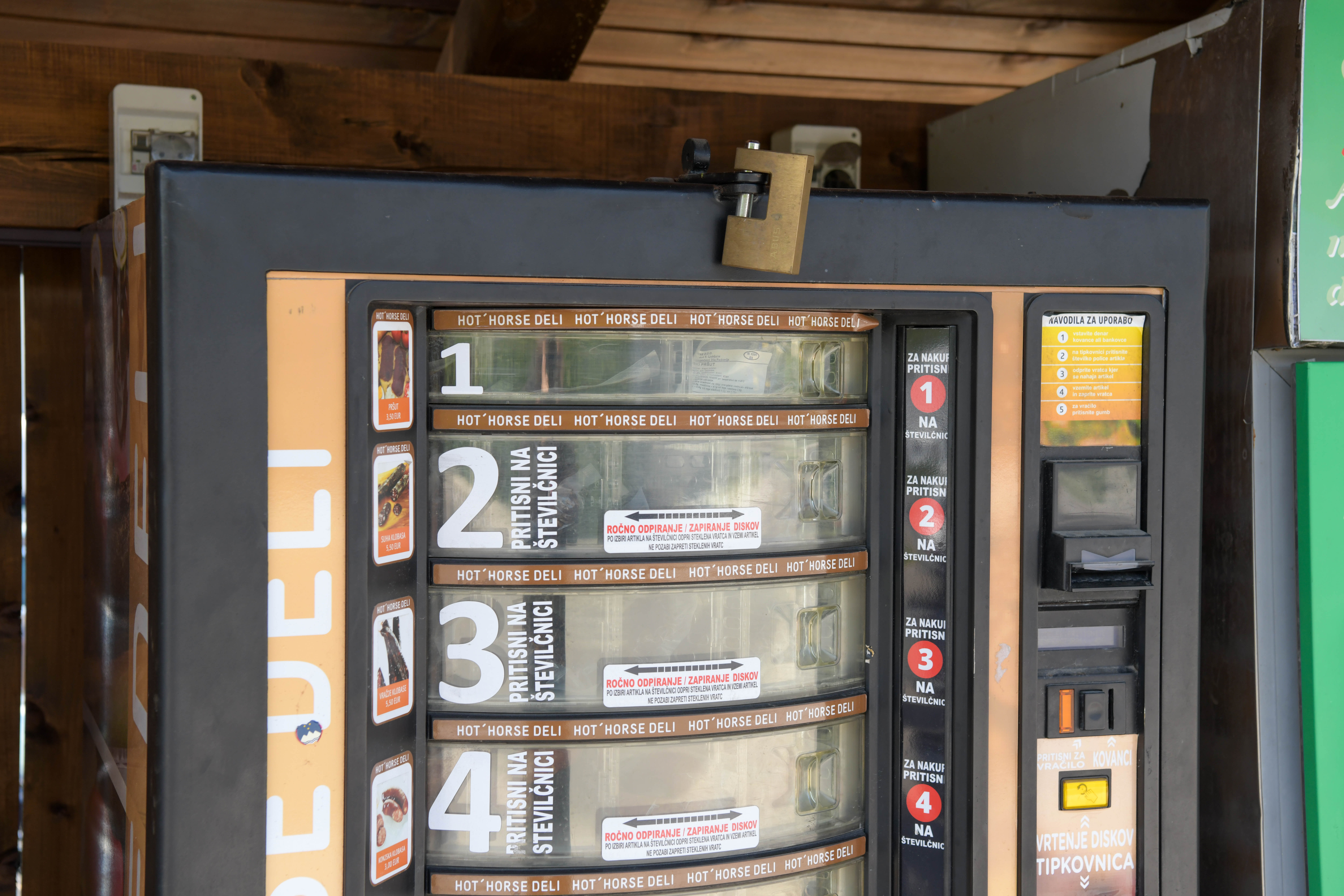 Mesomat s konjskim mesom