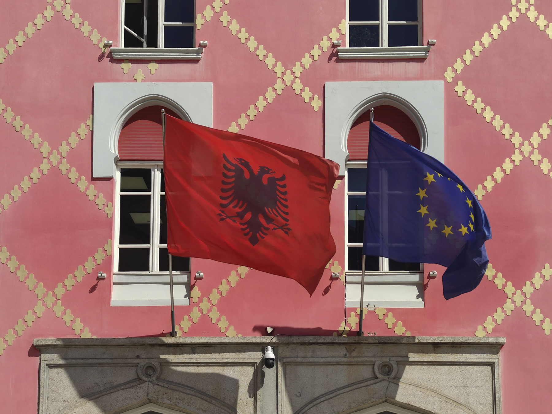 Zastava Albanije in EU