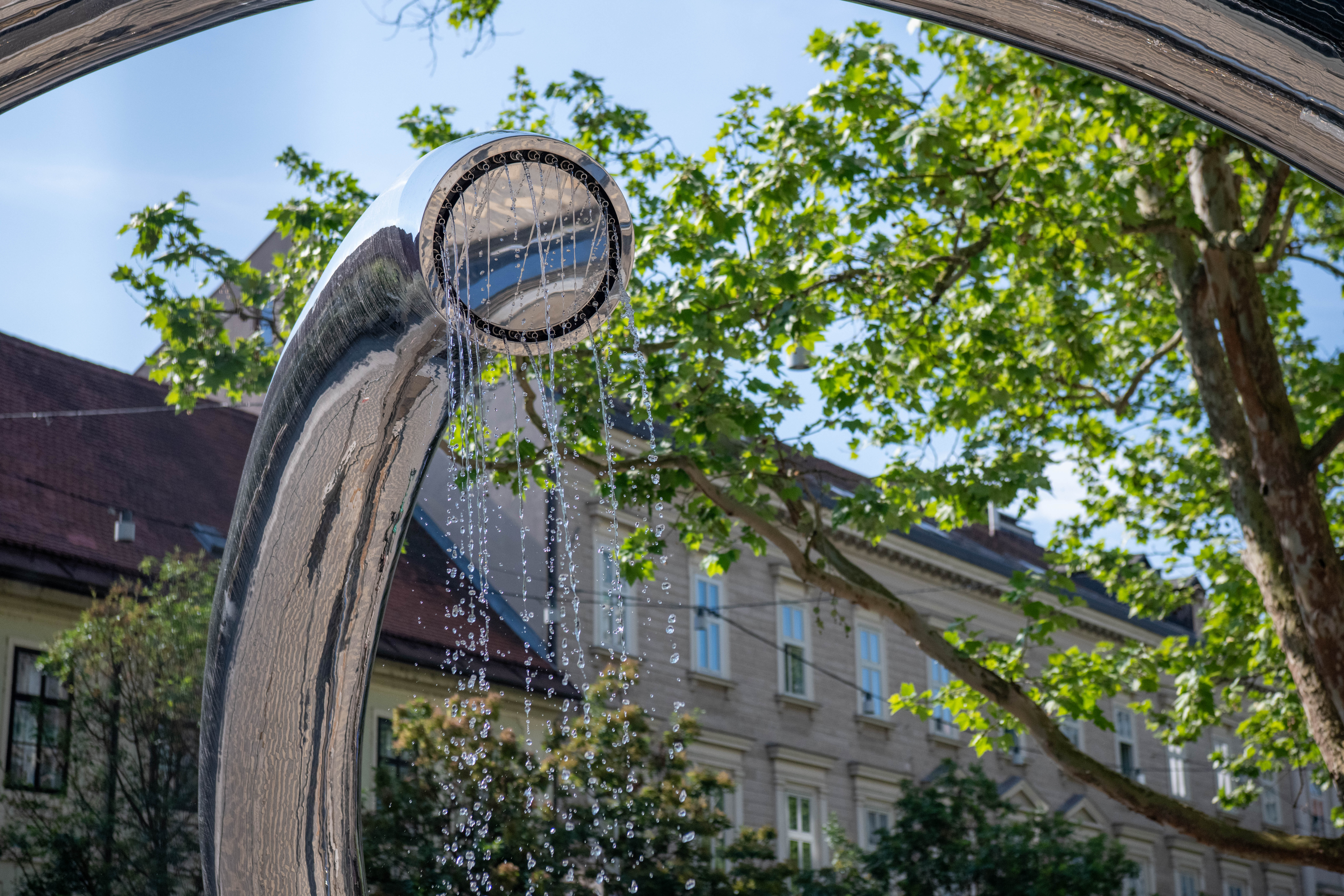 Vodna fontana pred arkadami Konzorcija