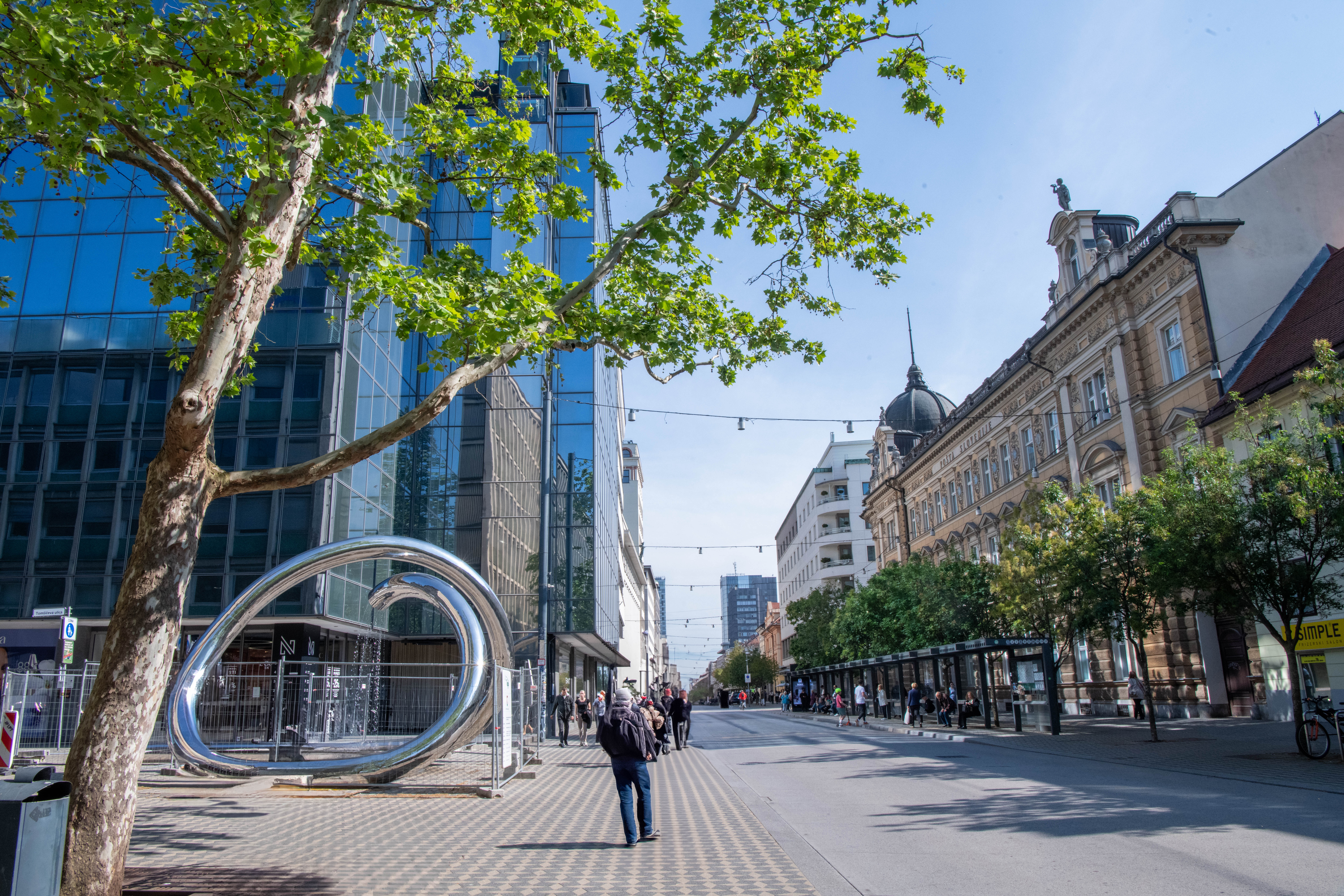 Vodna fontana pred arkadami Konzorcija