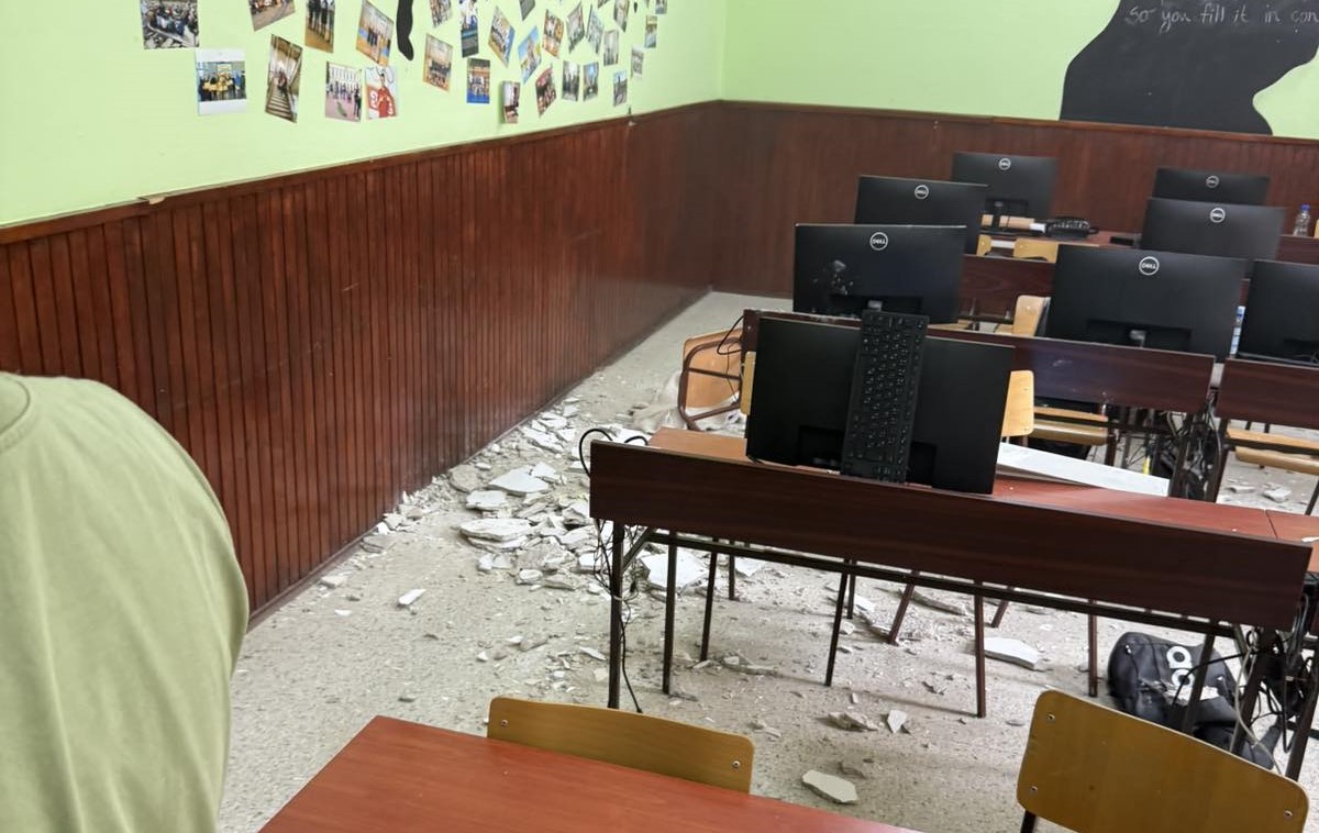 V gimnaziji Bečej se je zrušil del stropa