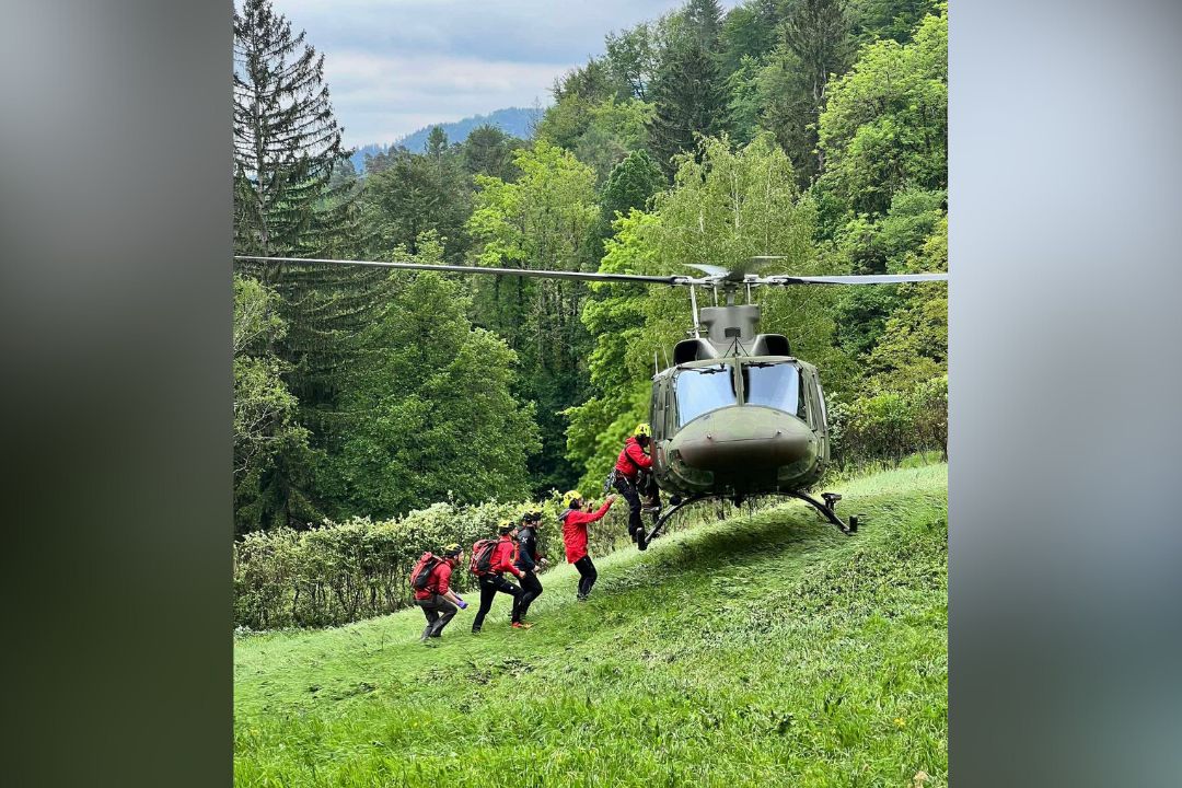 Na intervenciji na Bledu je pomagal helikopter Slovenske vojske