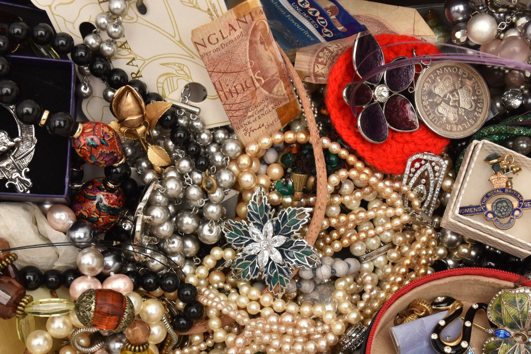 Nakit z dražbe v angleškem Lichfieldu