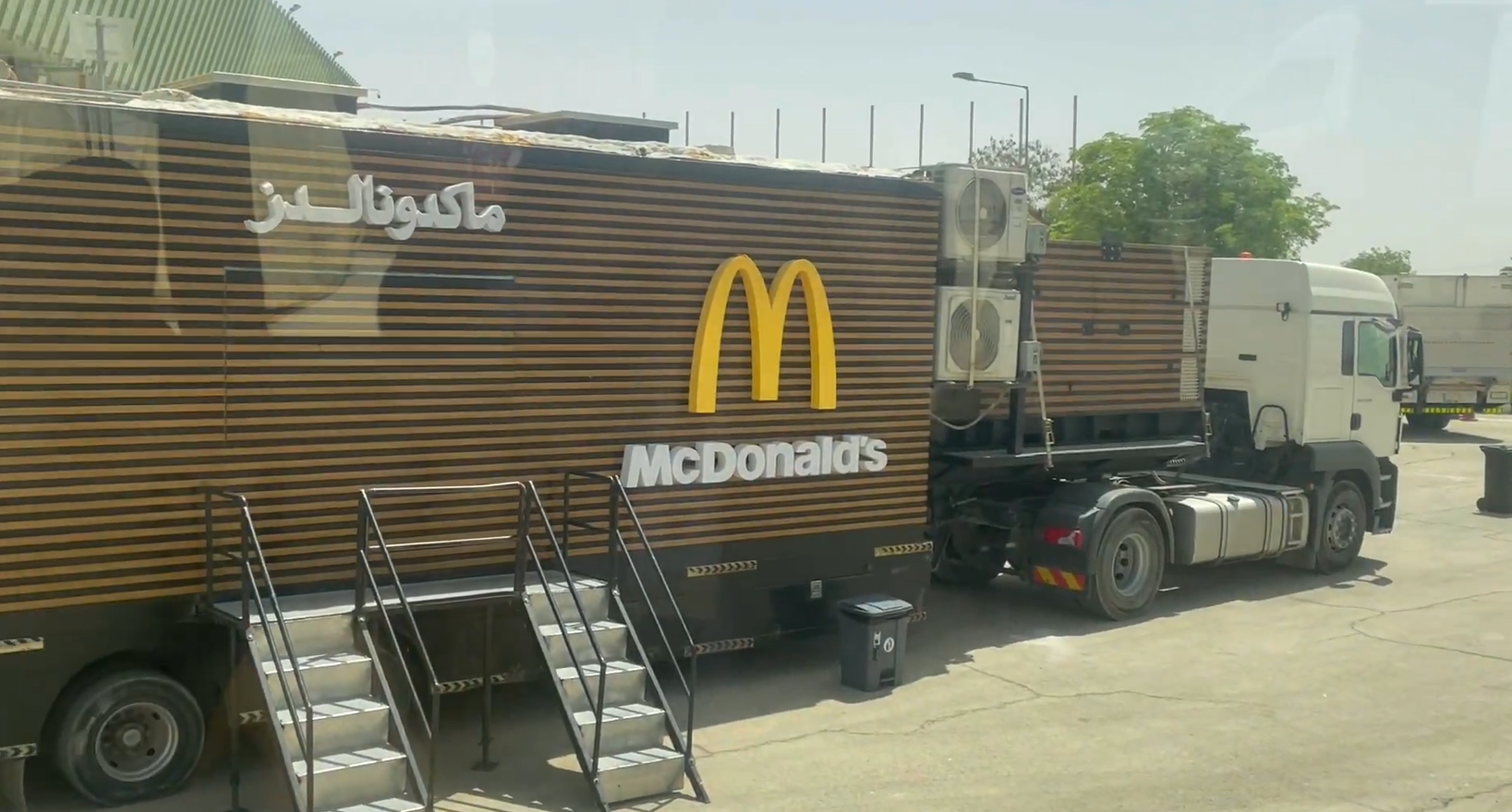 Mobilni McDonald's v Riadu