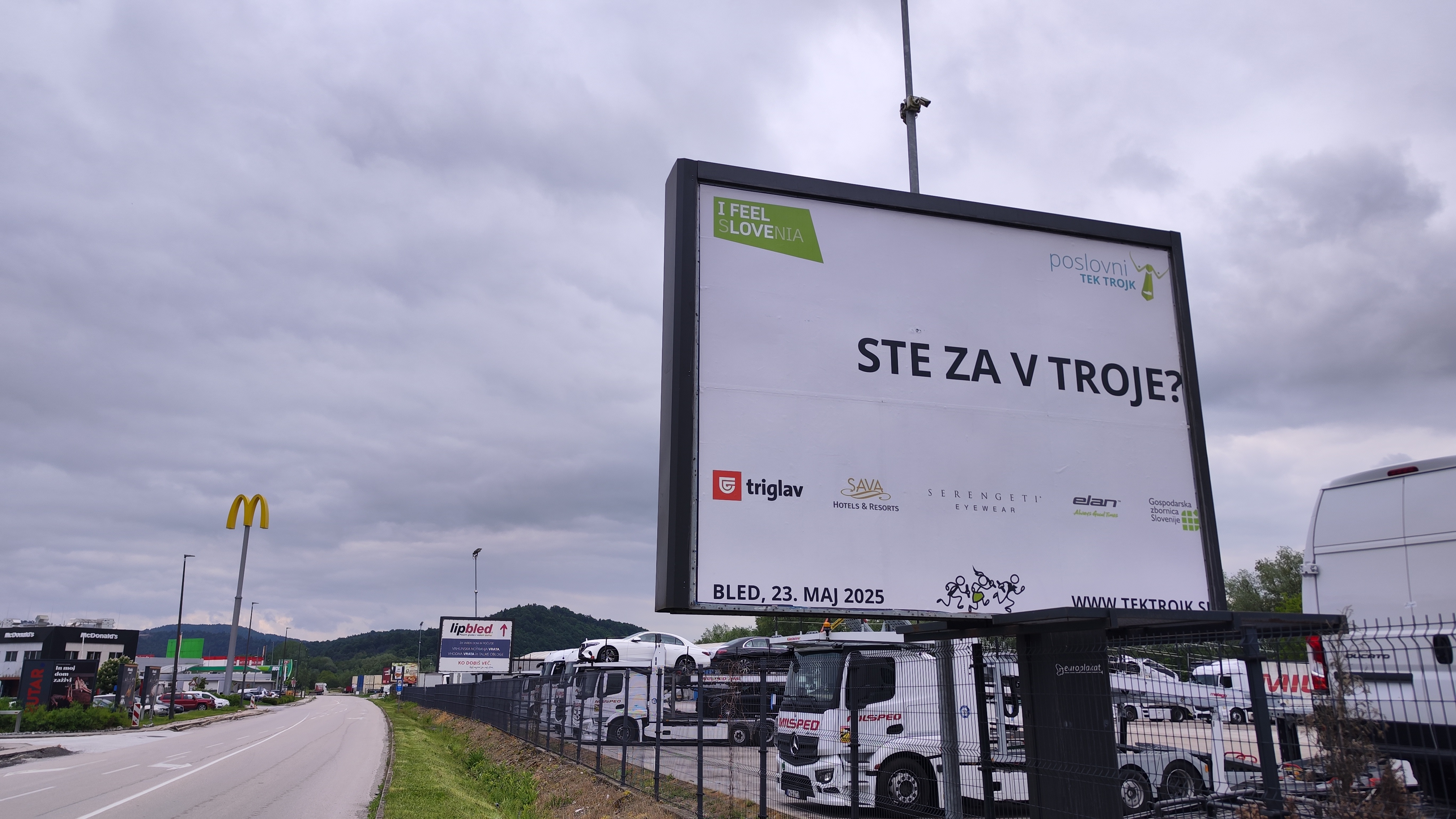 Sporni oglasi za Tek trojk