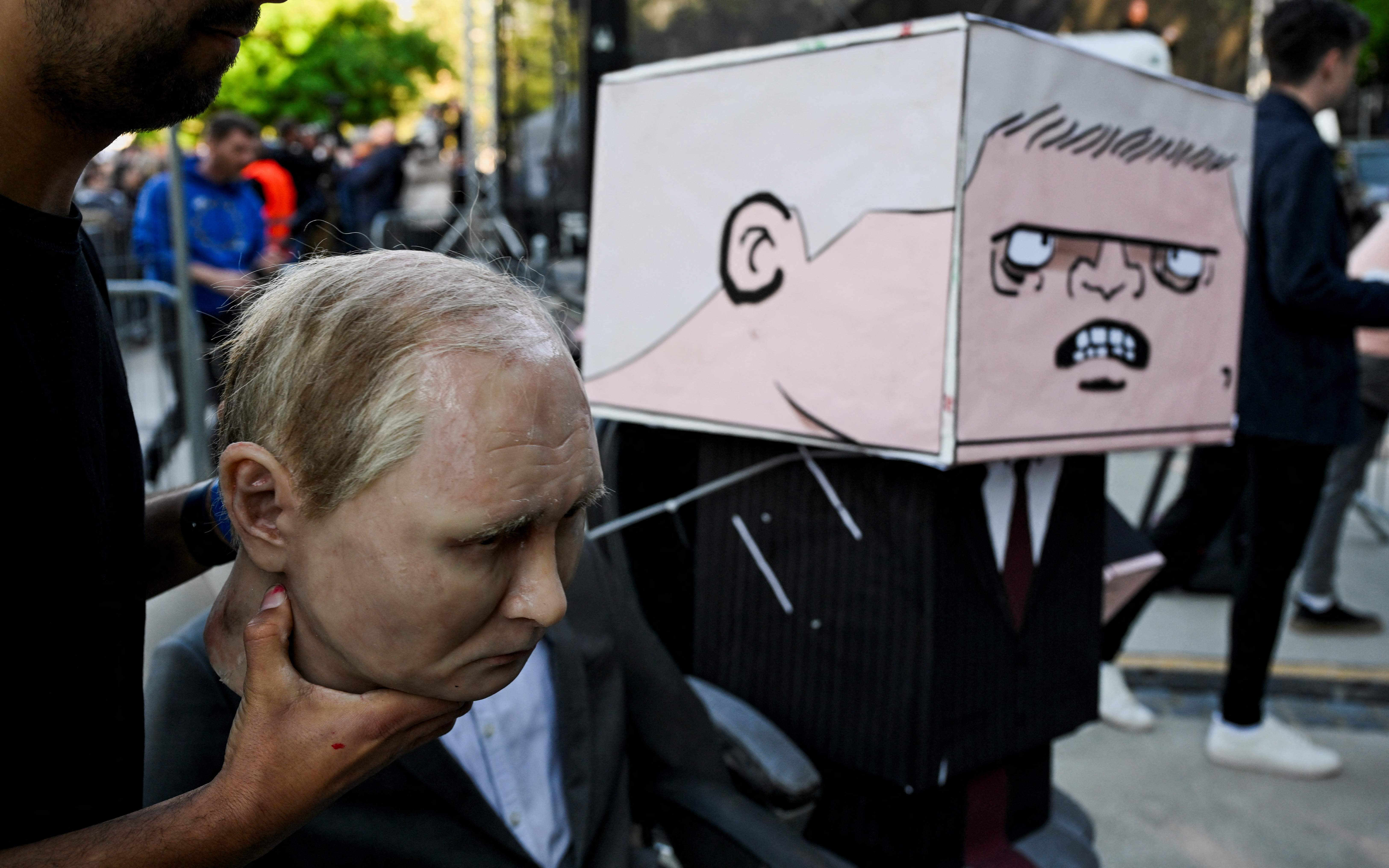 Po obisku Fica v Moskvi in srečanju s Putinom na Slovaškem potekajo protesti