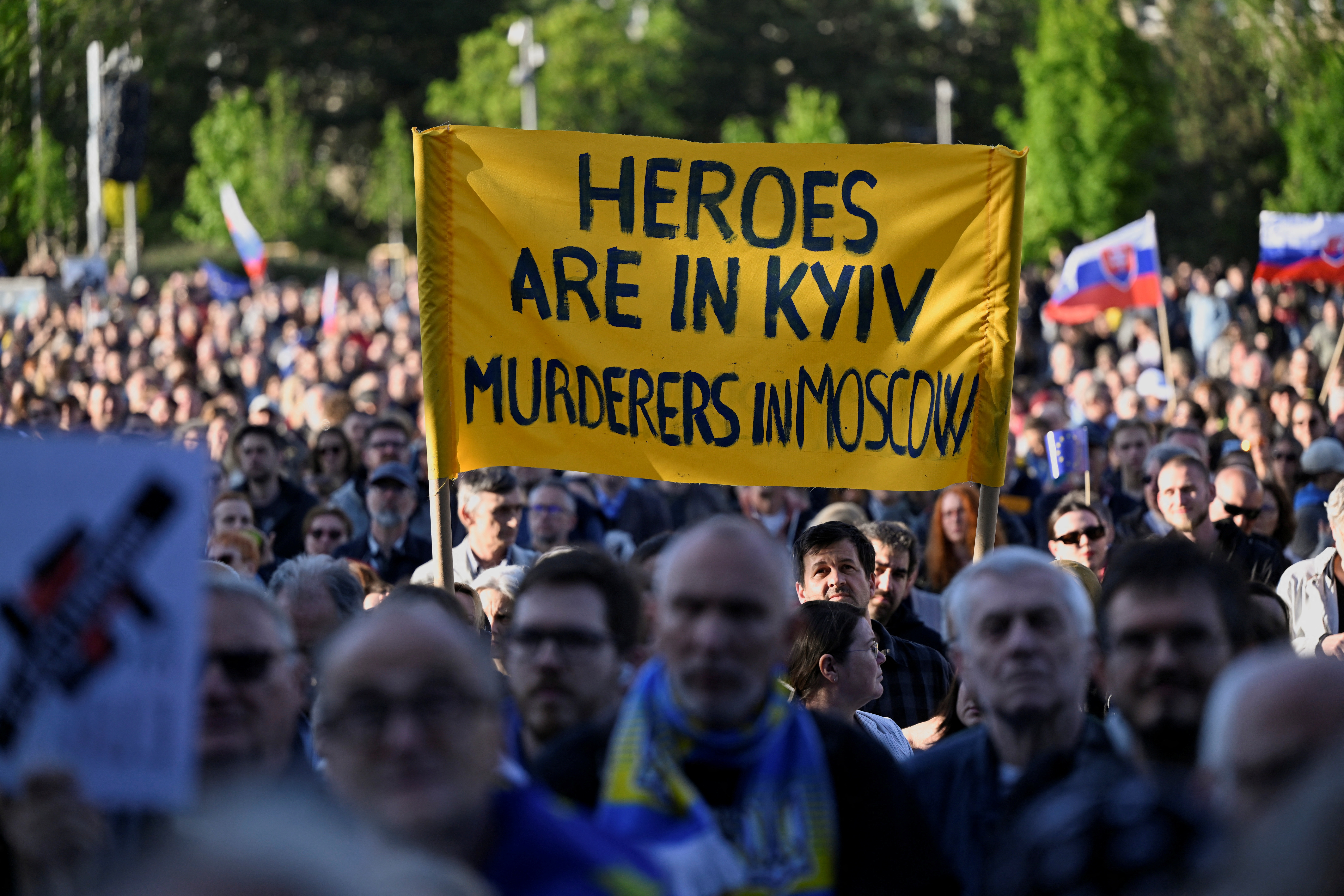 Po obisku Fica v Moskvi in srečanju s Putinom na Slovaškem potekajo protesti