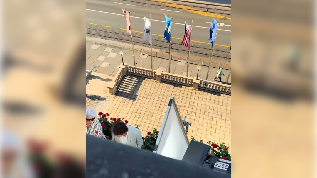 Zdravko Čolić v hotelu v Zagrebu