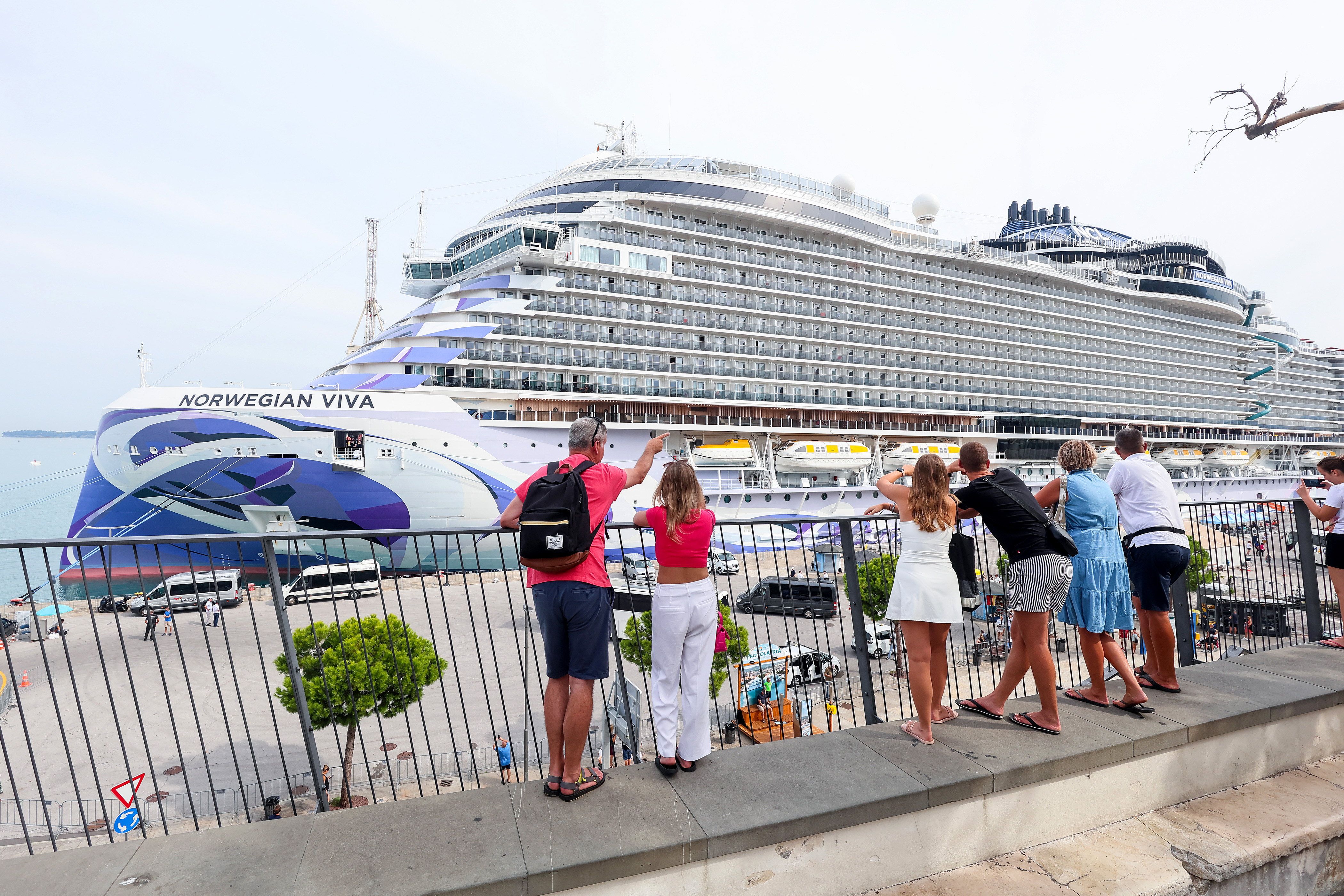 Križarka Norwegian Viva je ena največjih potniških ladij, ki je obiskala Koper.
