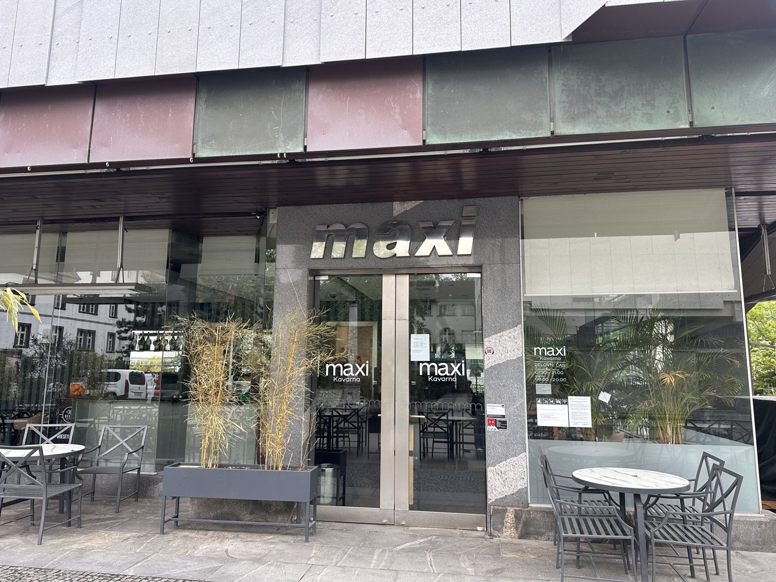 Lokali v Maxiju so zaradi onesnaženja pitne vode še vedno zaprti.