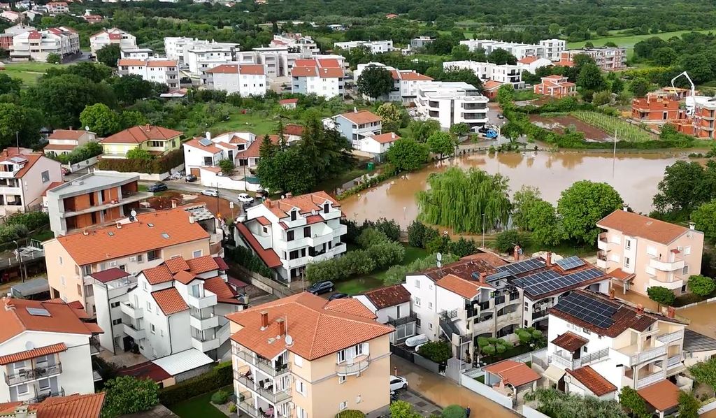 Medulin je dan po hudem neurju pod vodo.