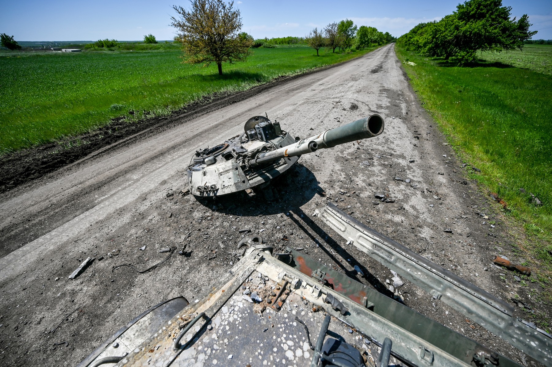 Razstreljena kupola ruskega tanka v regiji Zaporožje