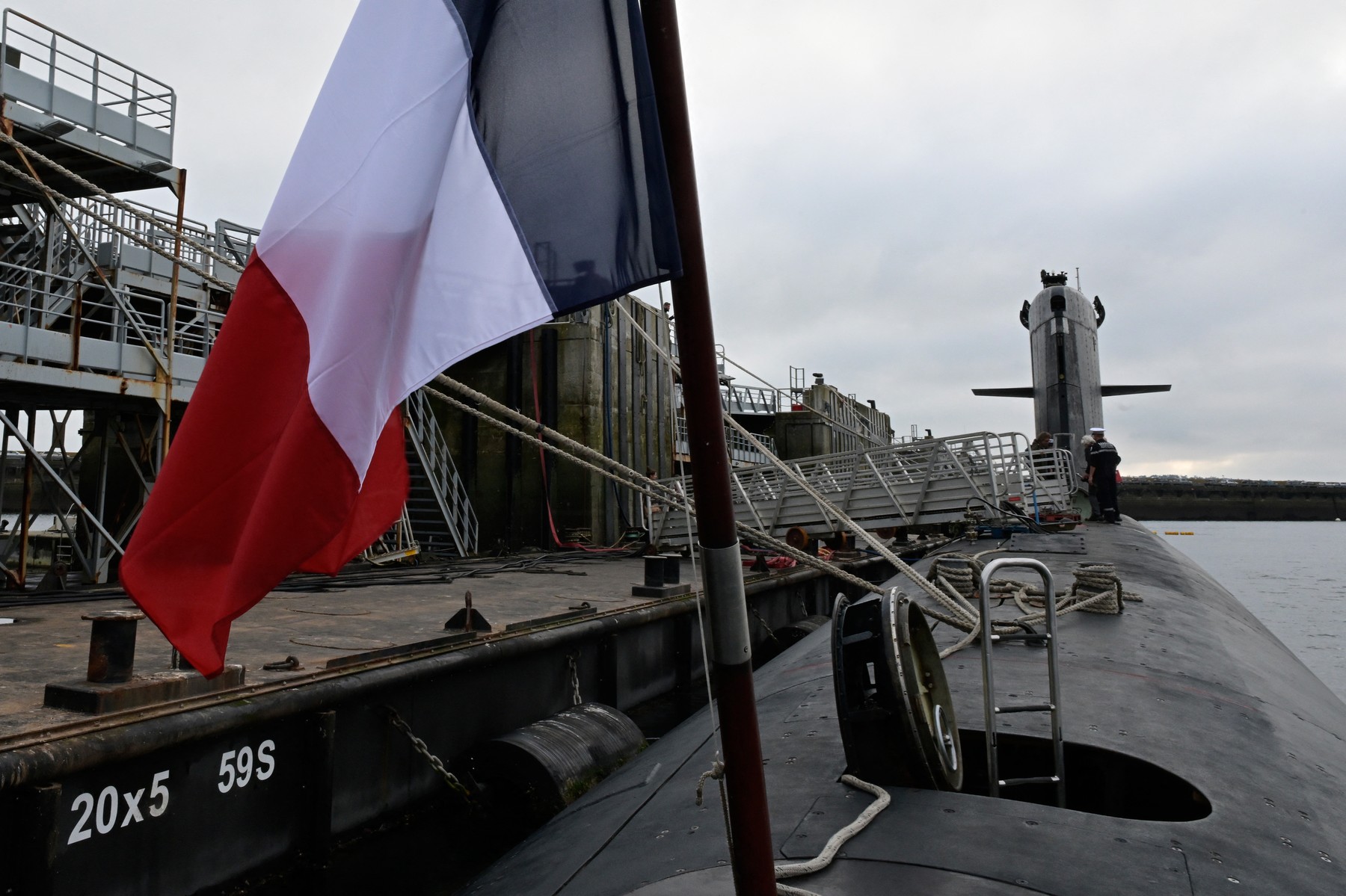 Macron odprt za možnost nameščanja francoskega jedrskega orožja drugod po Evropi