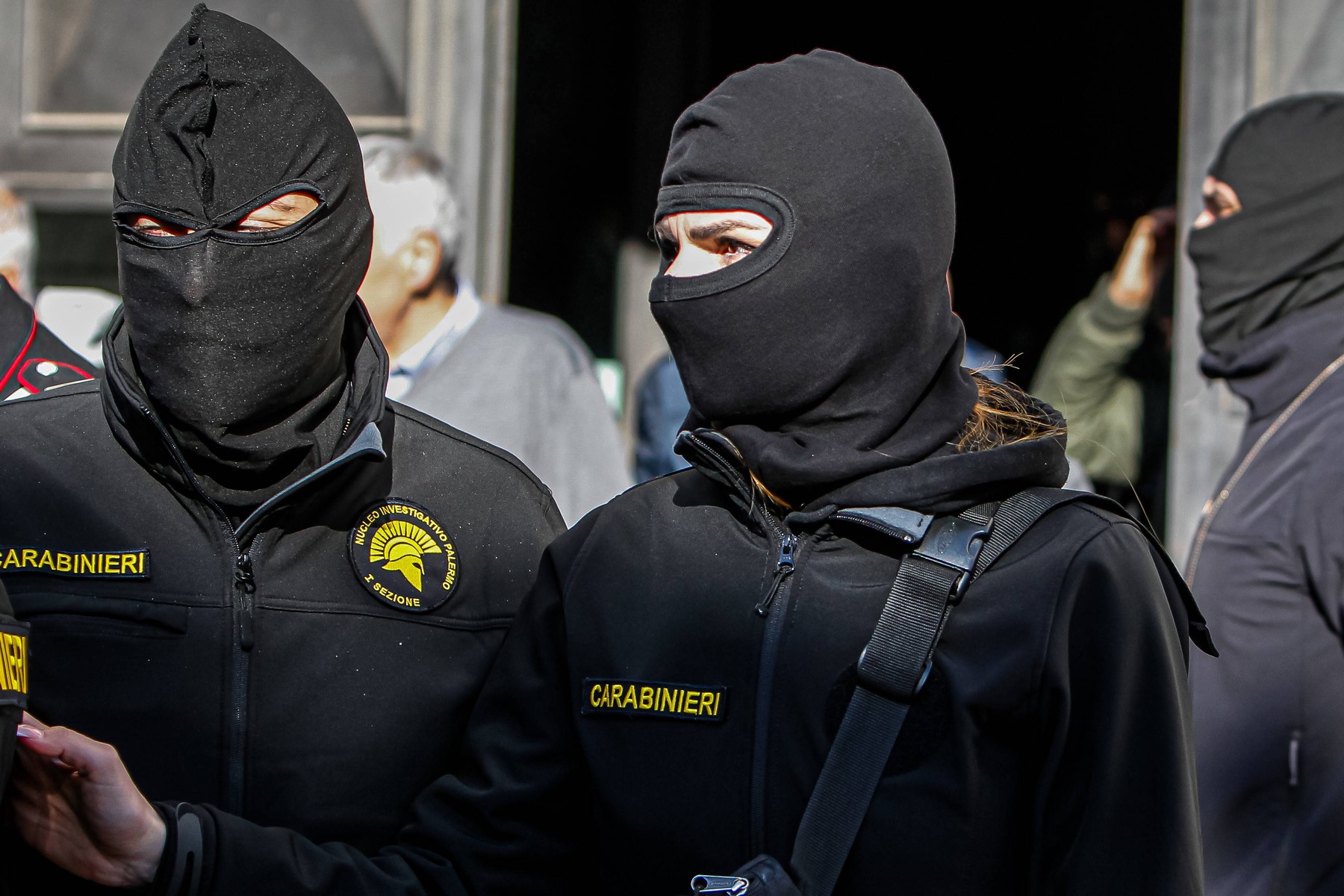 Italijanski karabinerji med policijsko akcijo.