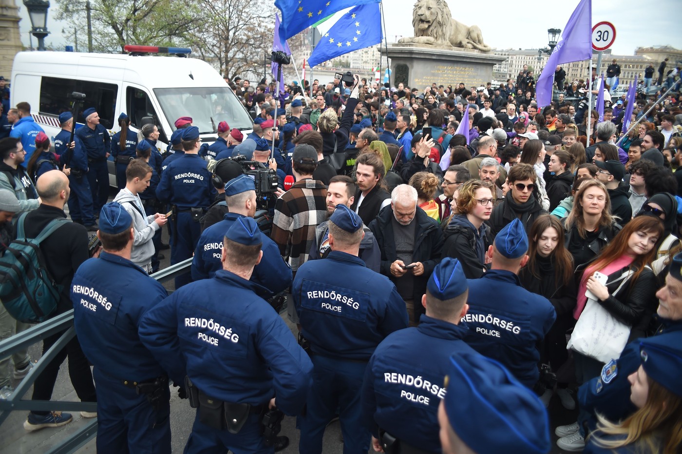 Protest na Madžarskem proti spremembi zakonodaje o LGBTIQ+