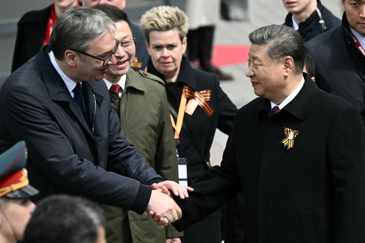 aleksandar vučić in ši džinping na vojaški paradi v moskvi