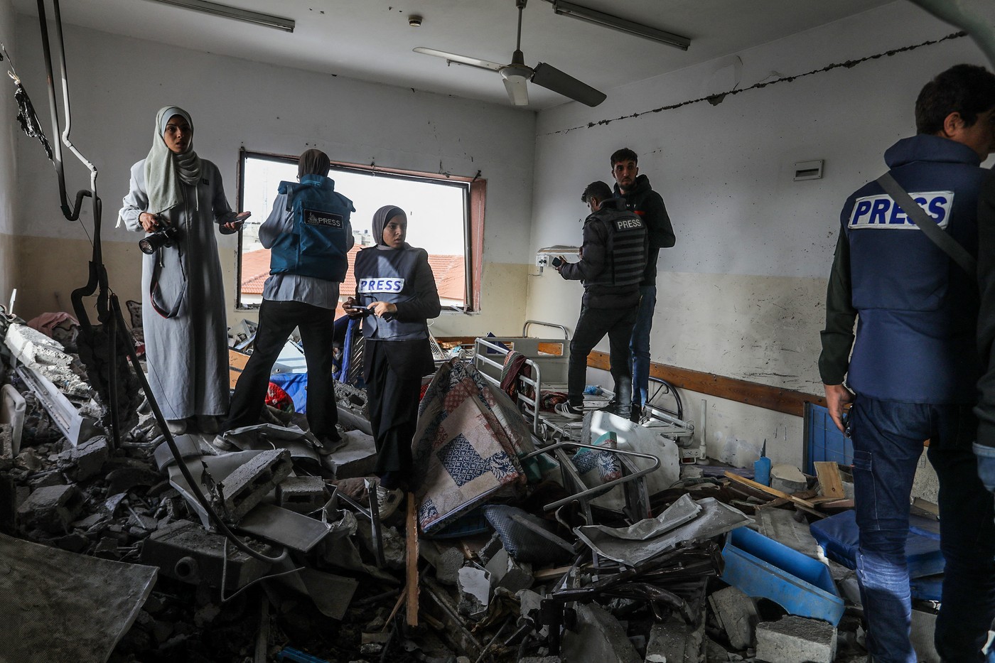 V napadu na bolnišnico Naser je bil ubit novinar Hasan Eslaih.