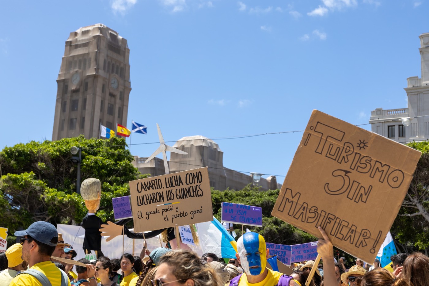 Protesti na Tenerifu proti množičnemu turizmu na Kanarskih otokih