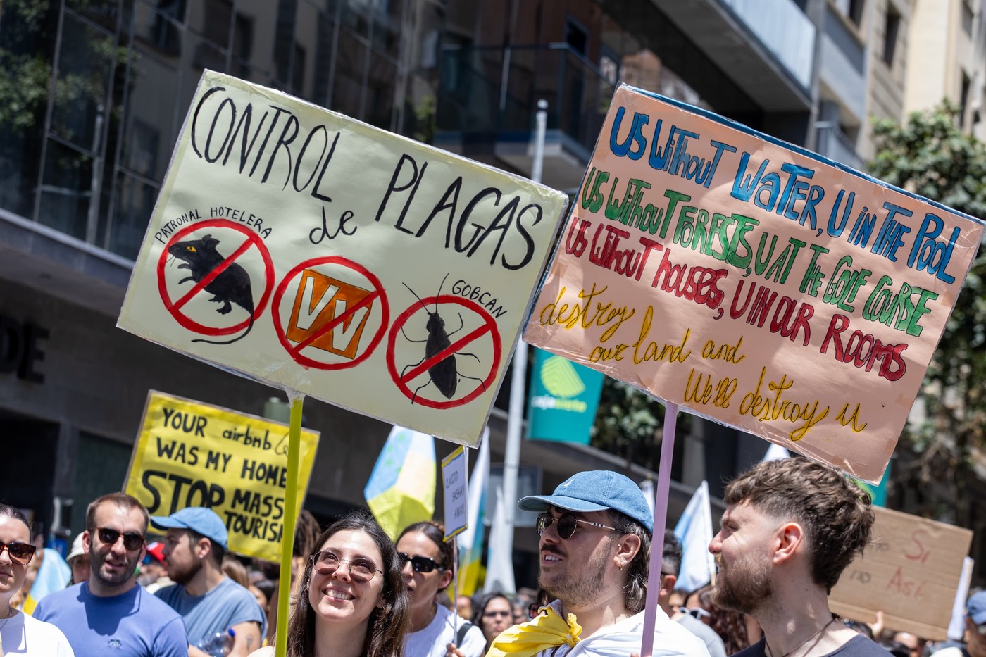 Protesti na Tenerifu proti množičnemu turizmu na Kanarskih otokih