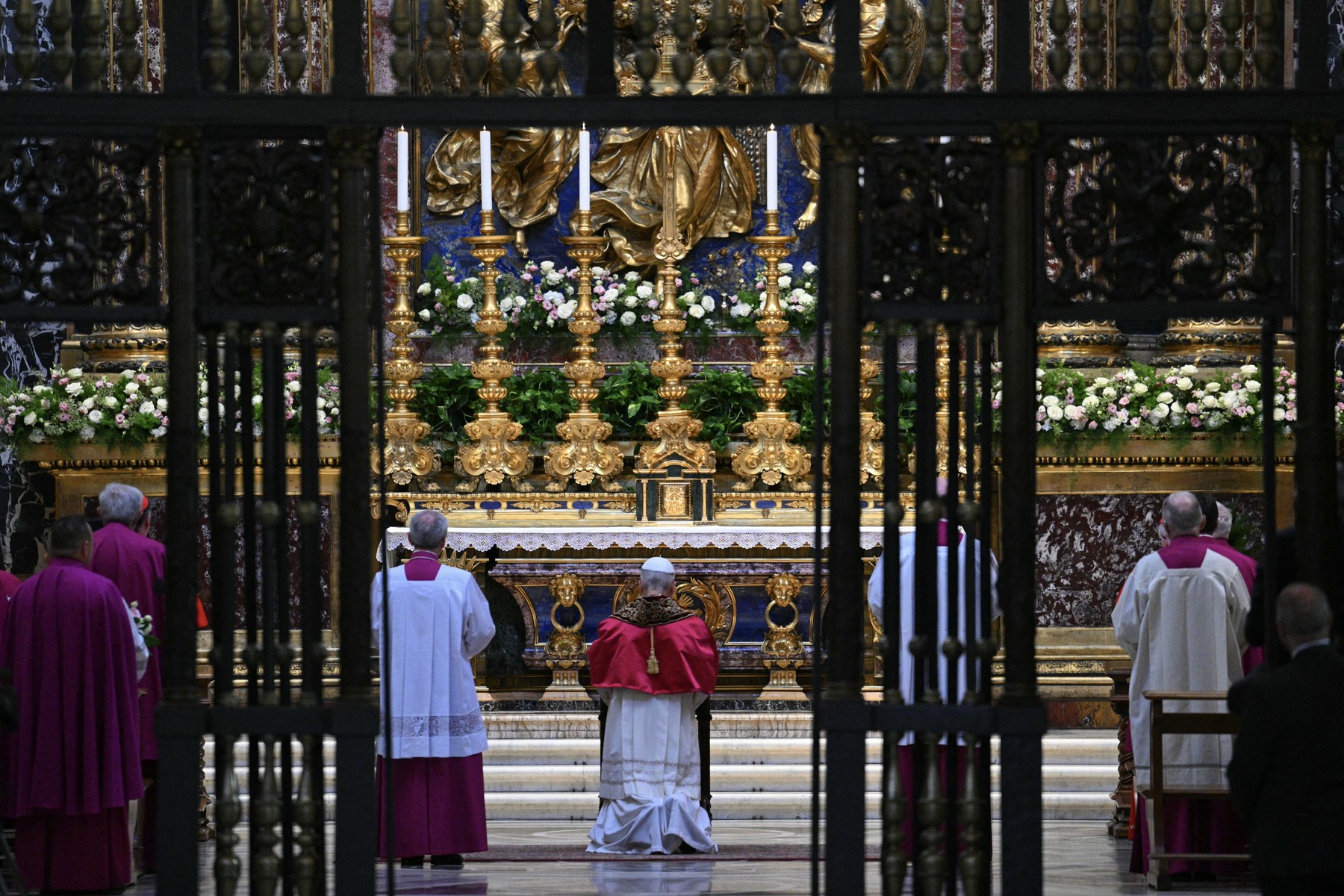 Papež Leon XIV. molil v baziliki Marije Velike.