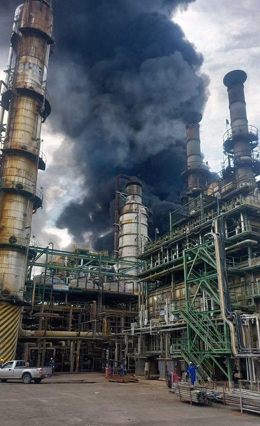 Požar v ekvadorski rafineriji nafte