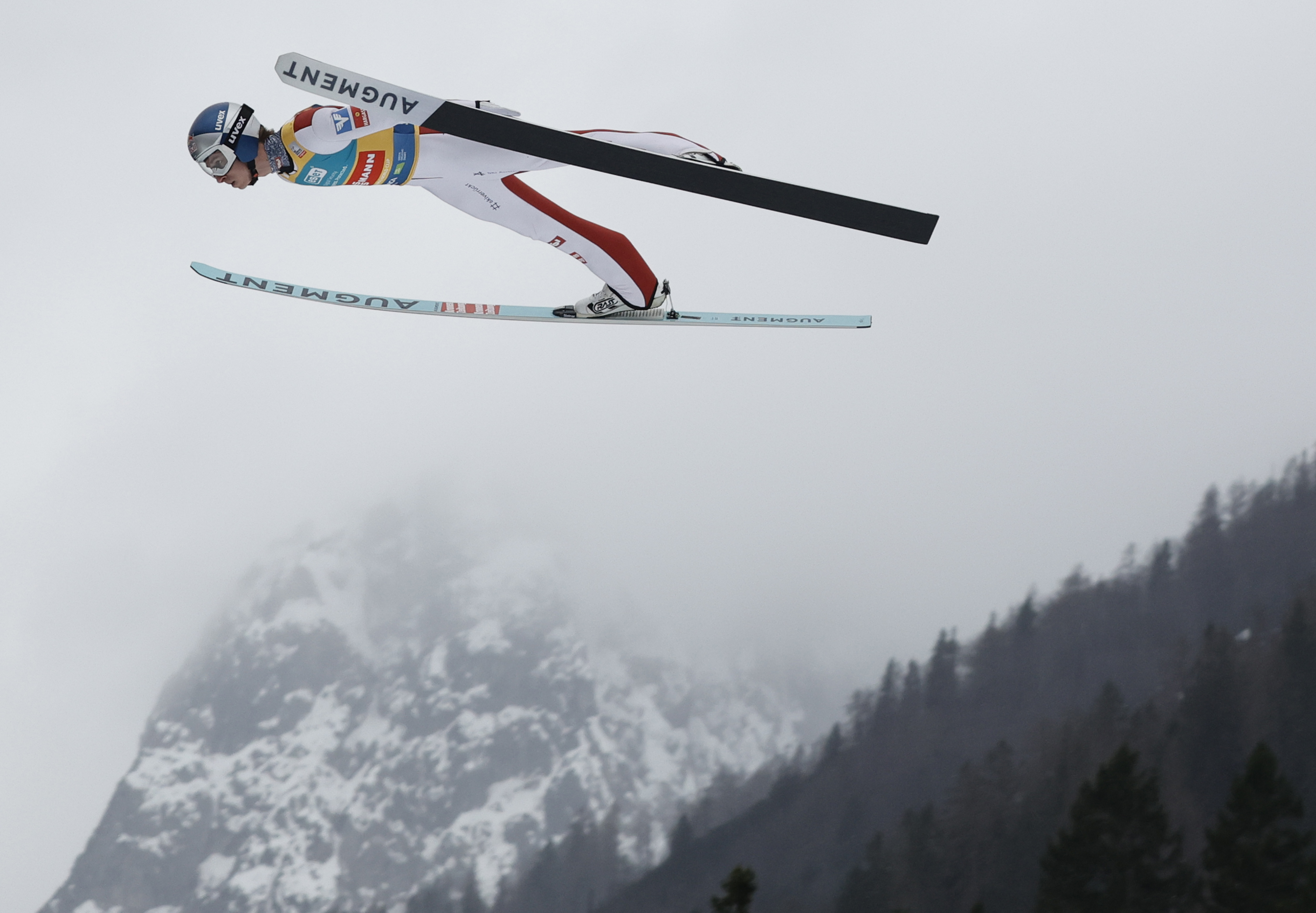 Živulovič drugi med fotografi na podelitvi mednarodnih nagrad AIPS
