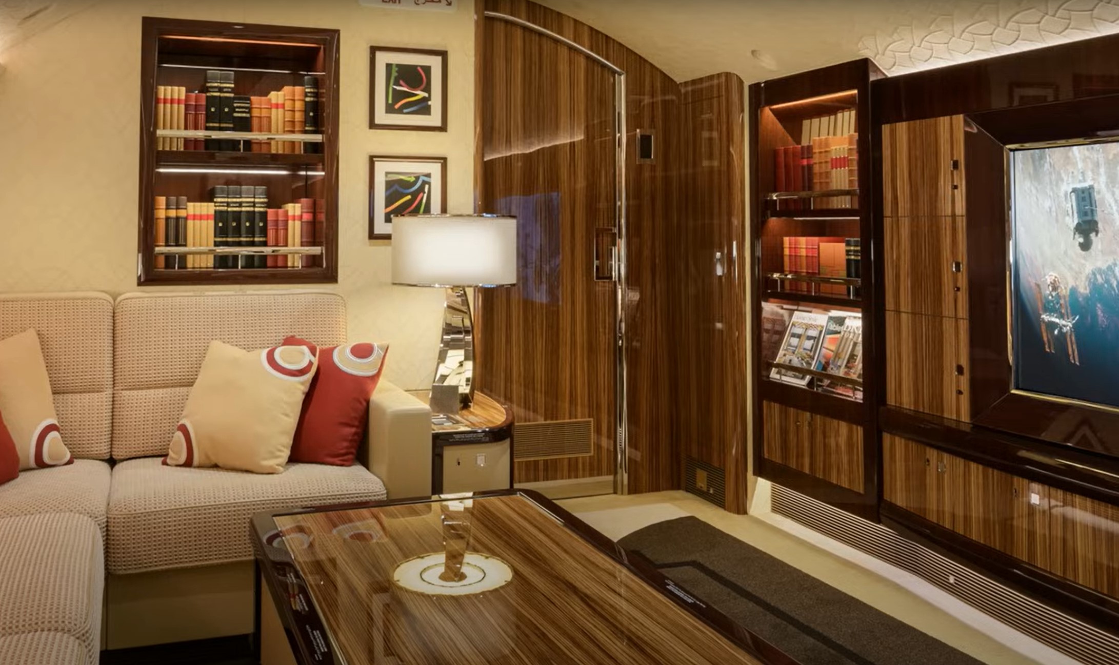 trump letalo 747-8 notranjost 2