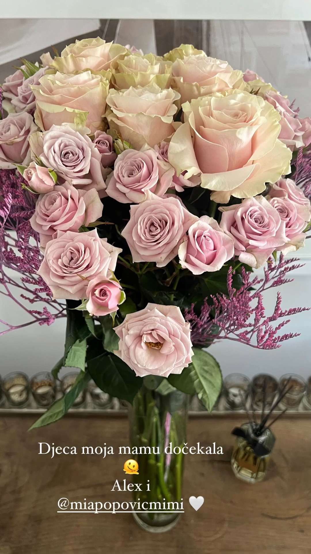 Severina je od sina prejela šopek rož