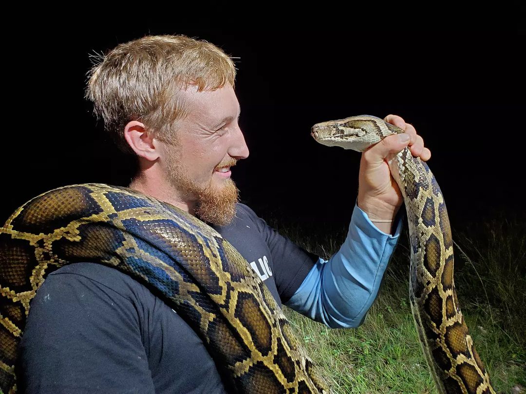 LOVEC NA KAČE S PITONOM