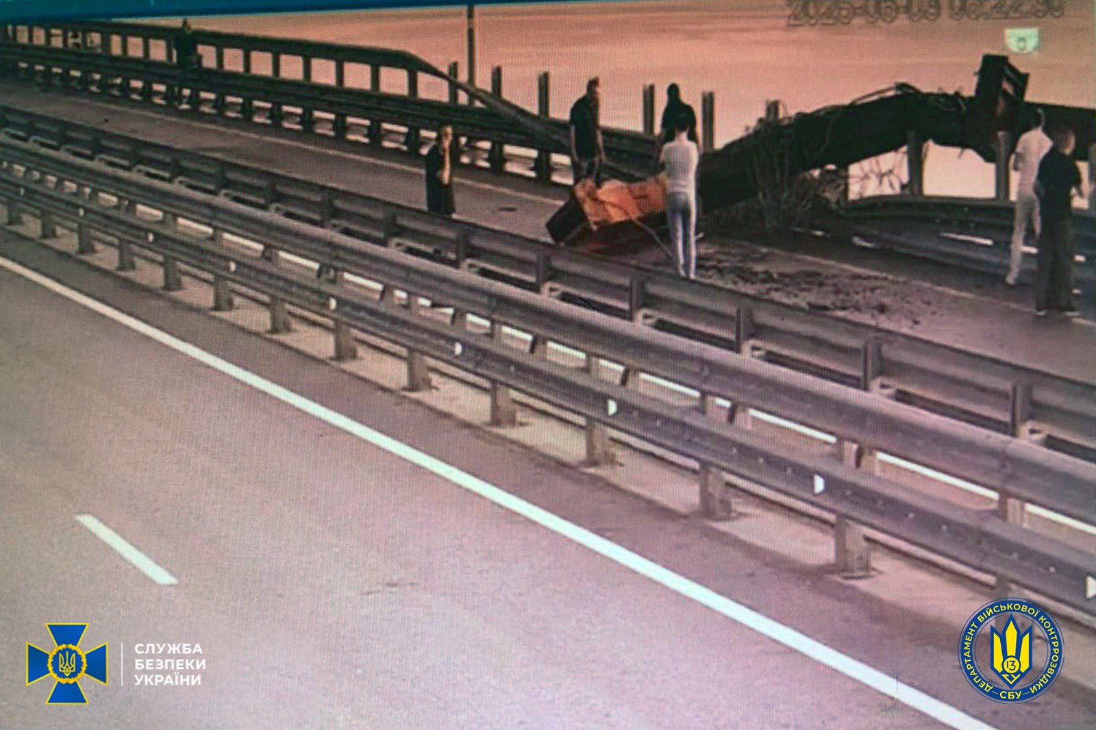 Fotografija poškodovanega Krimskega mostu po današnjem napadu