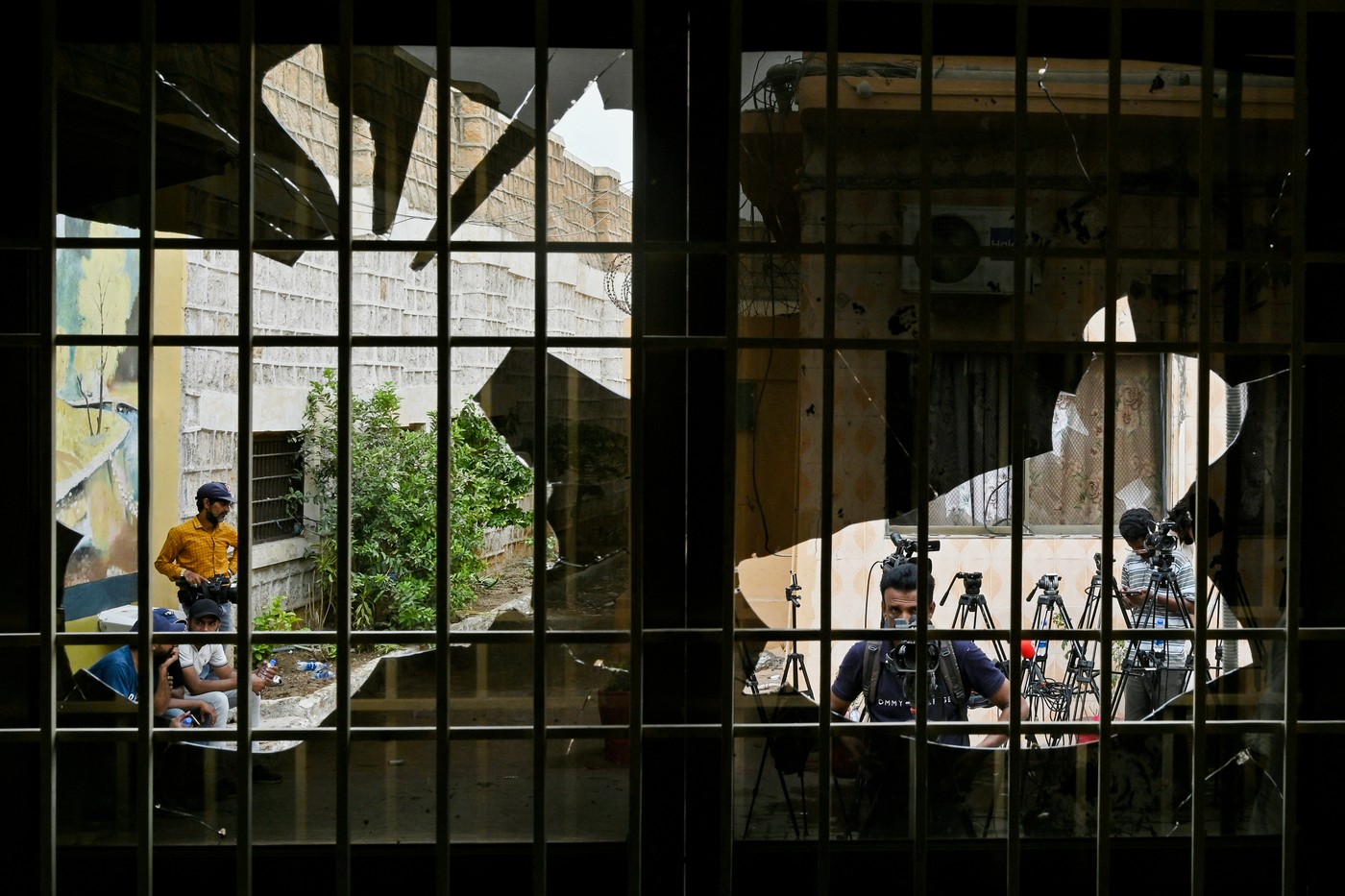 Razbita okna zapora v Karačiju