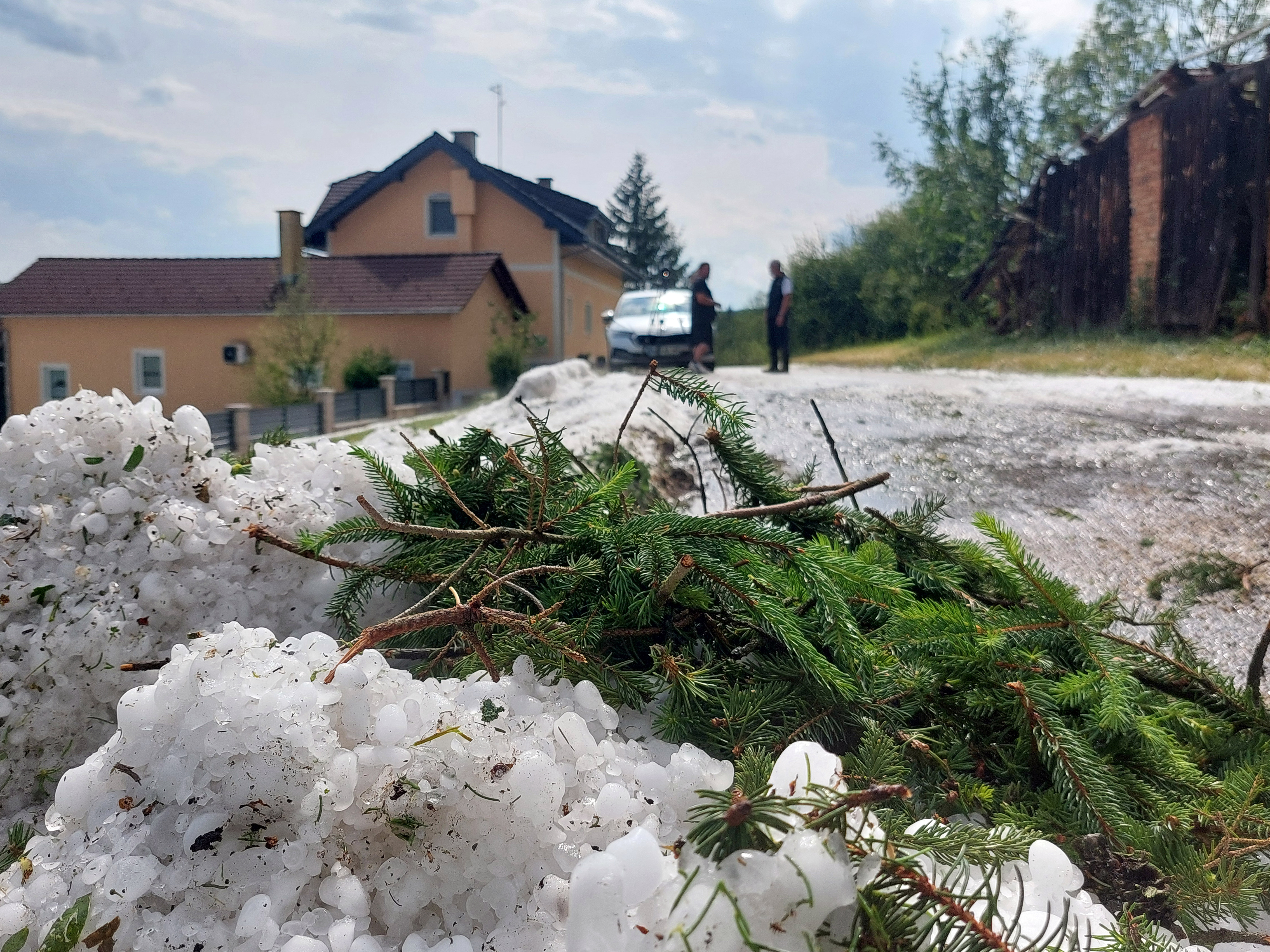Nevihta z debelo točo v Gornjih Petrovcih