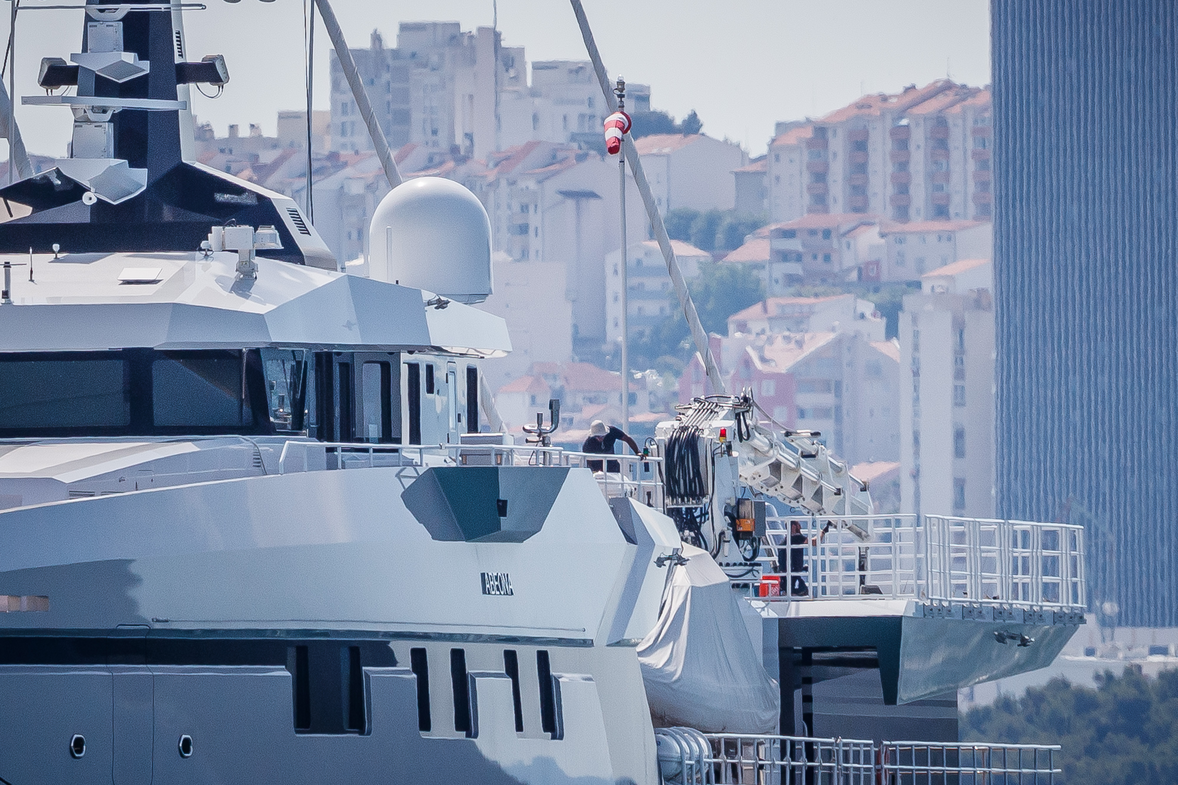 Superjahto Jeffa Bezosa opazili zasidrano v Dalmaciji