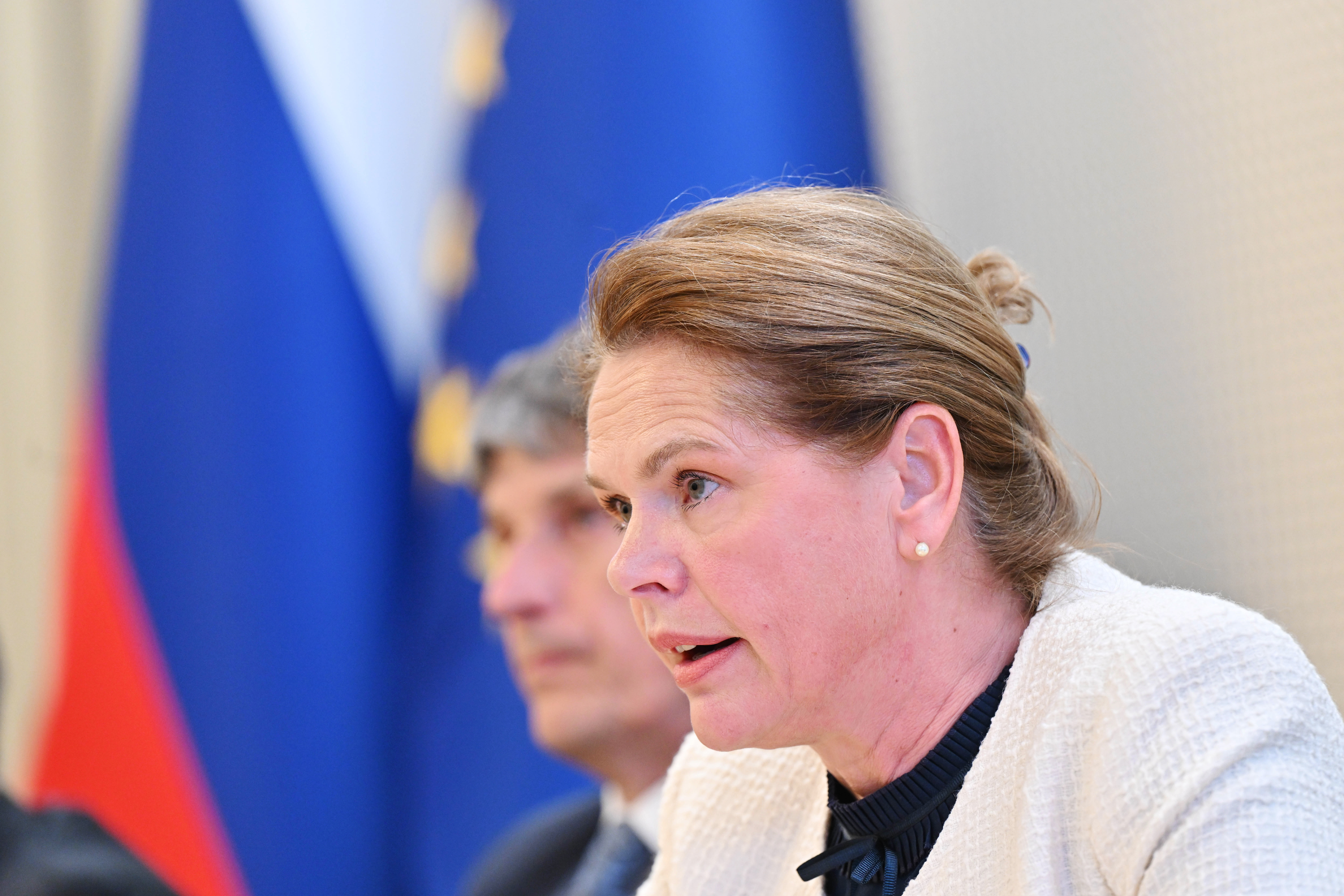 Ministrica za infrastrukturo Alenka Bratušek