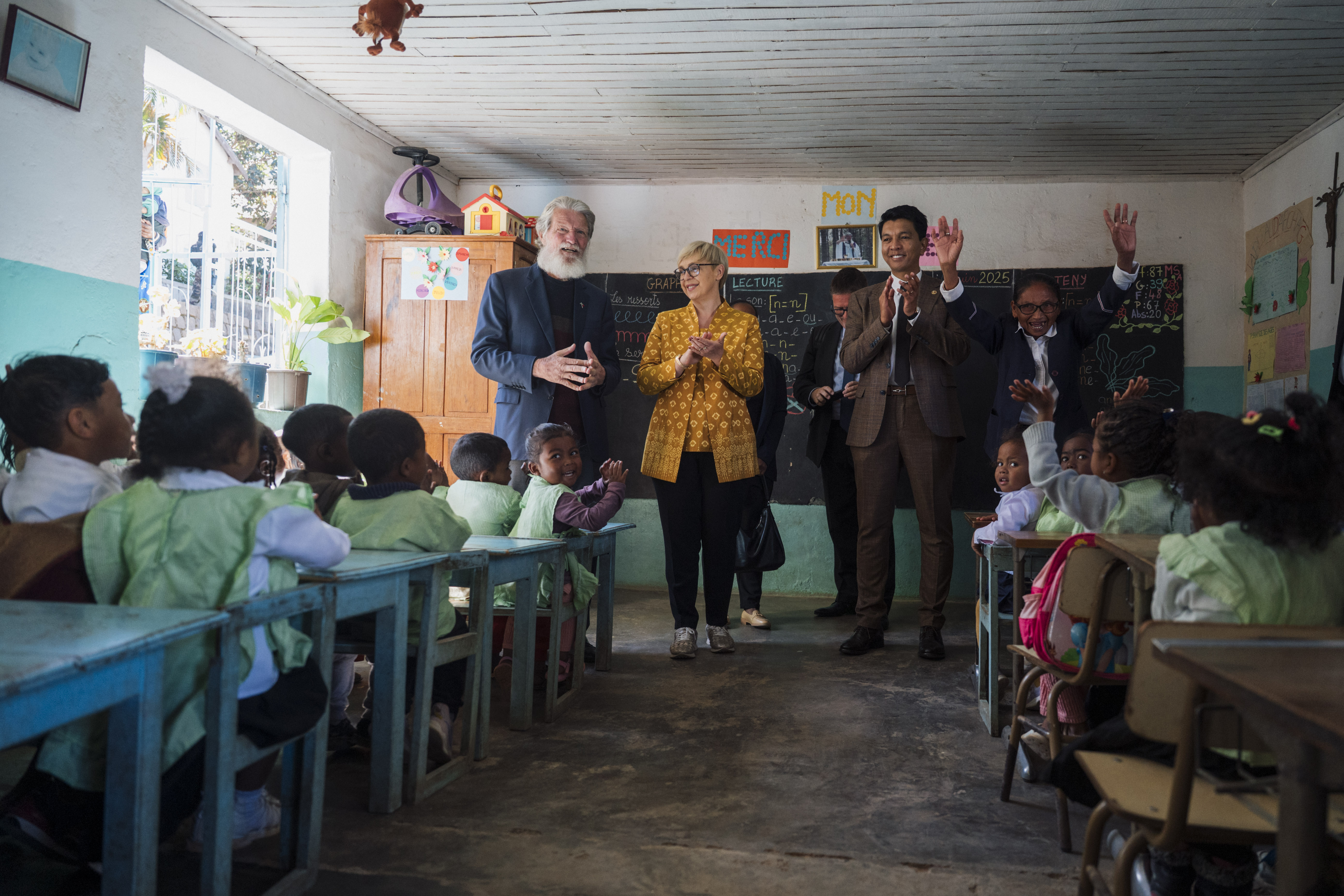 Pirc Musar na Madagaskarju odprla šolo
