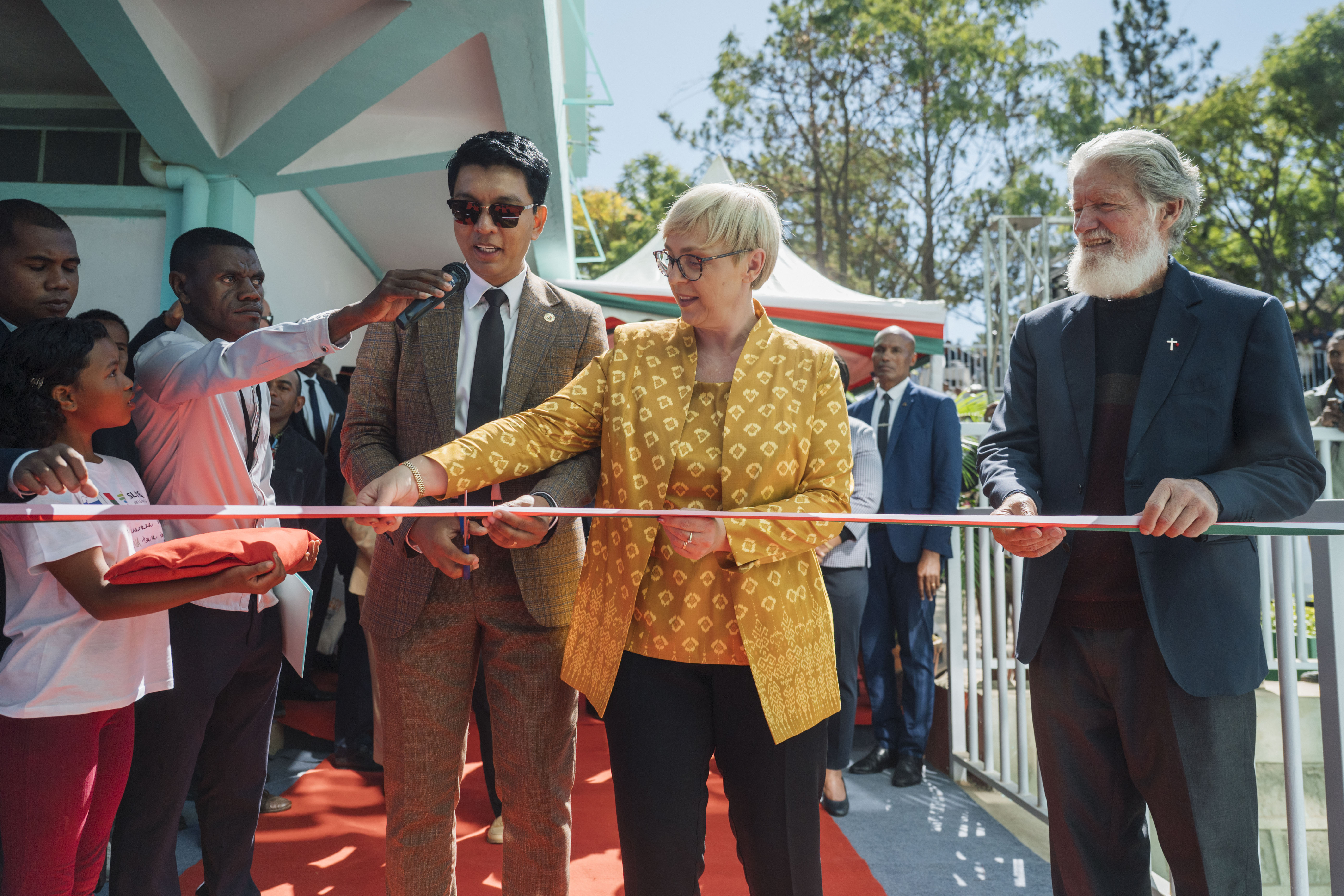 Pirc Musar na Madagaskarju odprla šolo